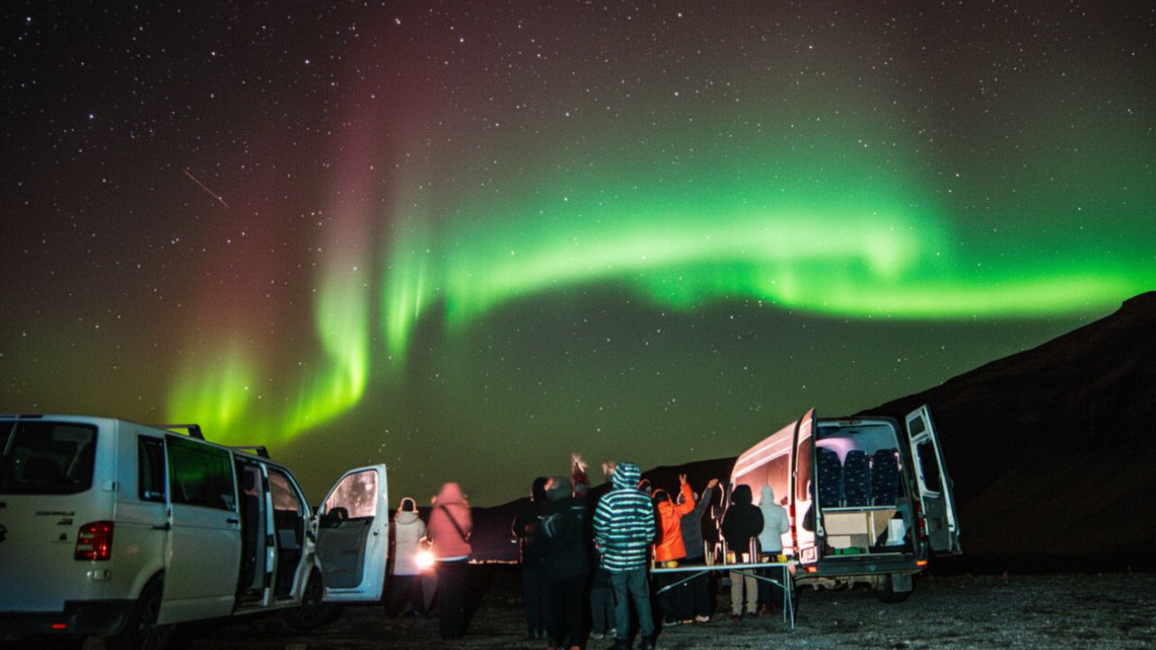 Aurora Boreale in Piccolo Gruppo con Cioccolata Calda, Foto e Ritiro - Alloggi in Reykjavik