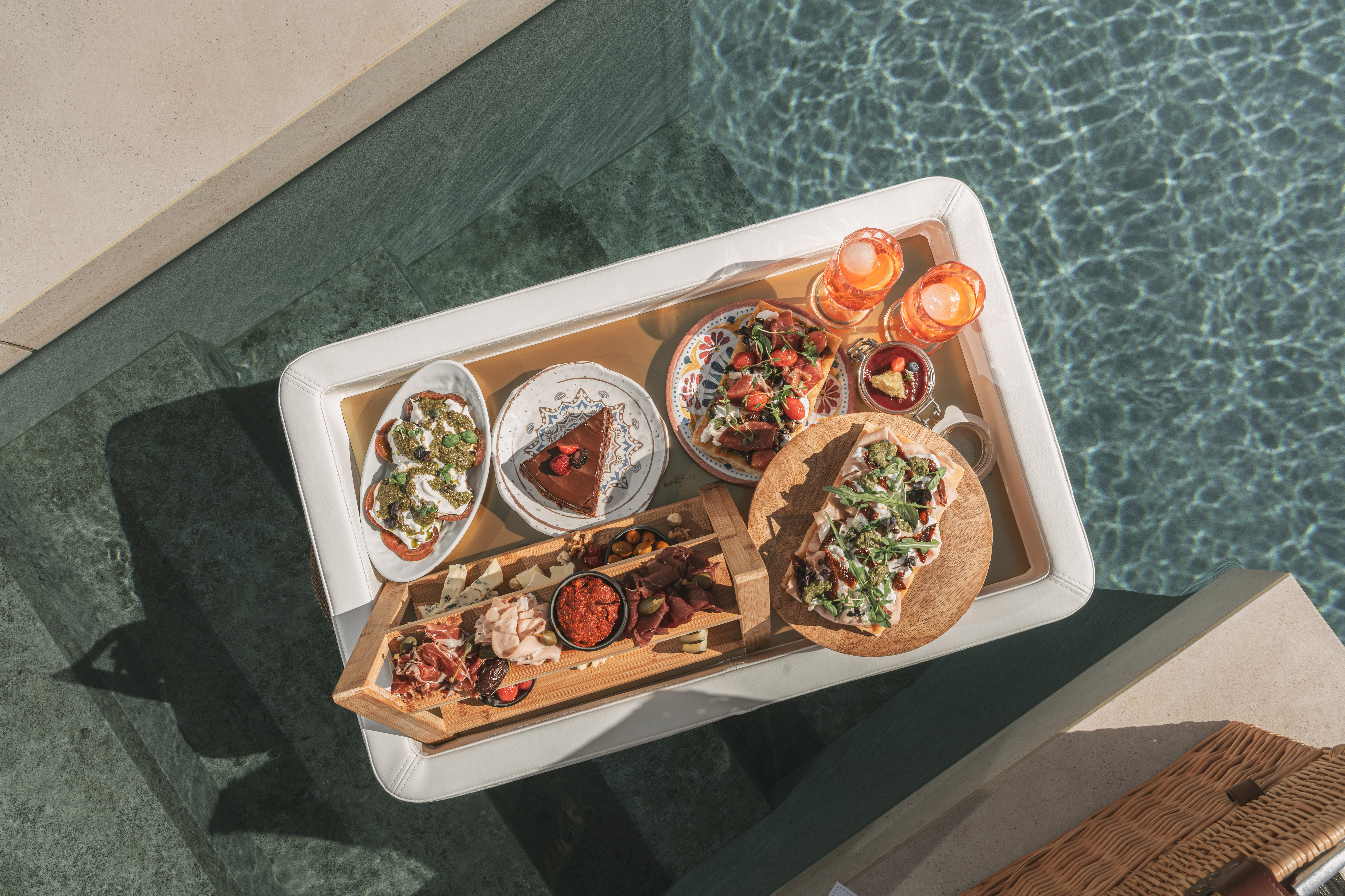 Corales Villas Floating Picnic 