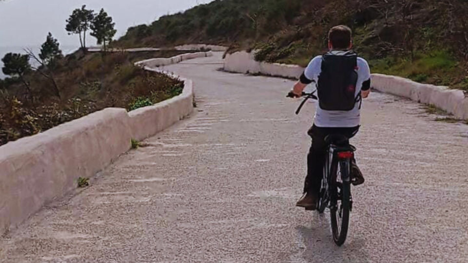 Naples: e-bike rental on Mount Vesuvius with crater access - Photo 2