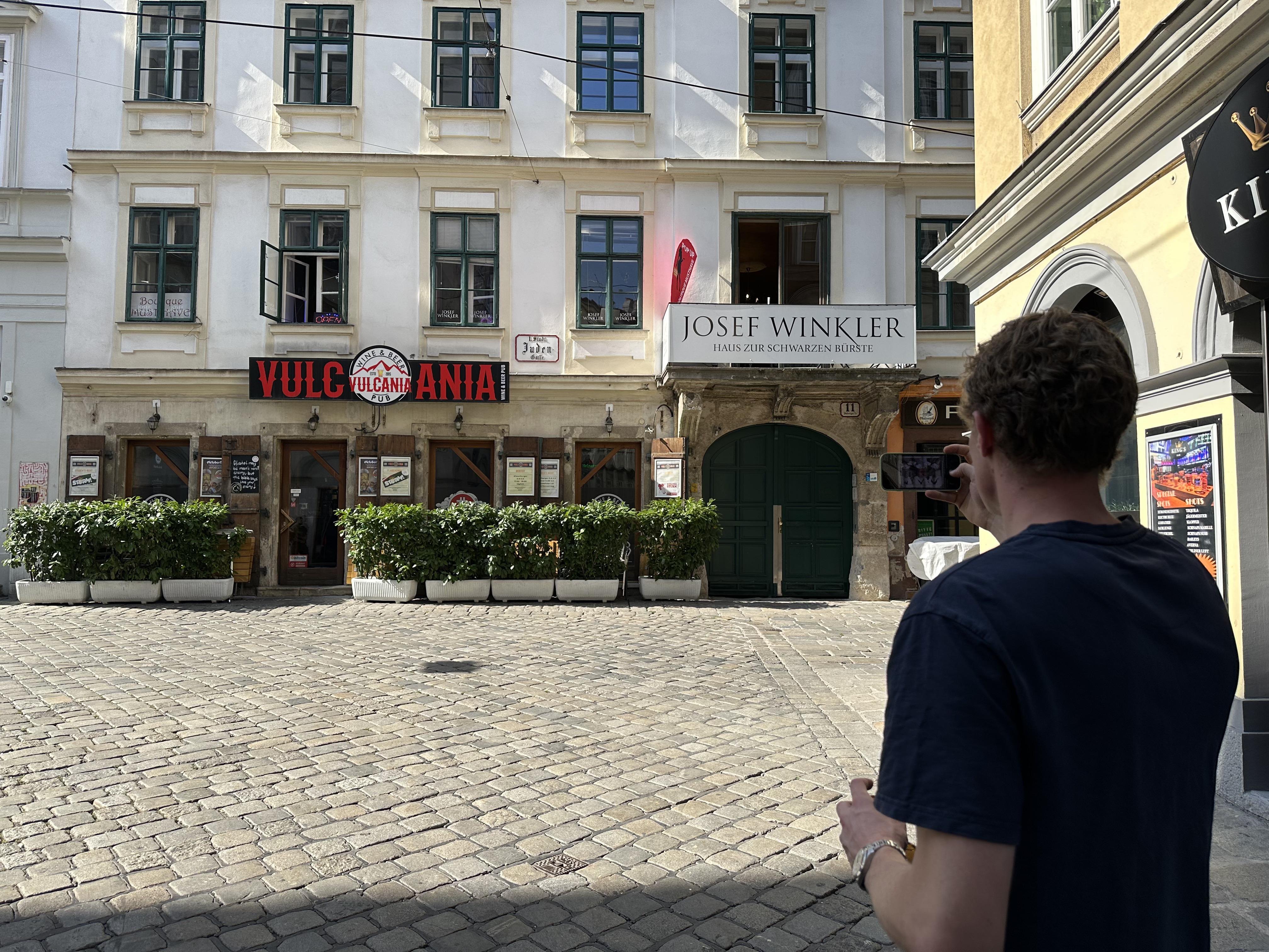 Self-Guided Secrets of Vienna Exploration Game