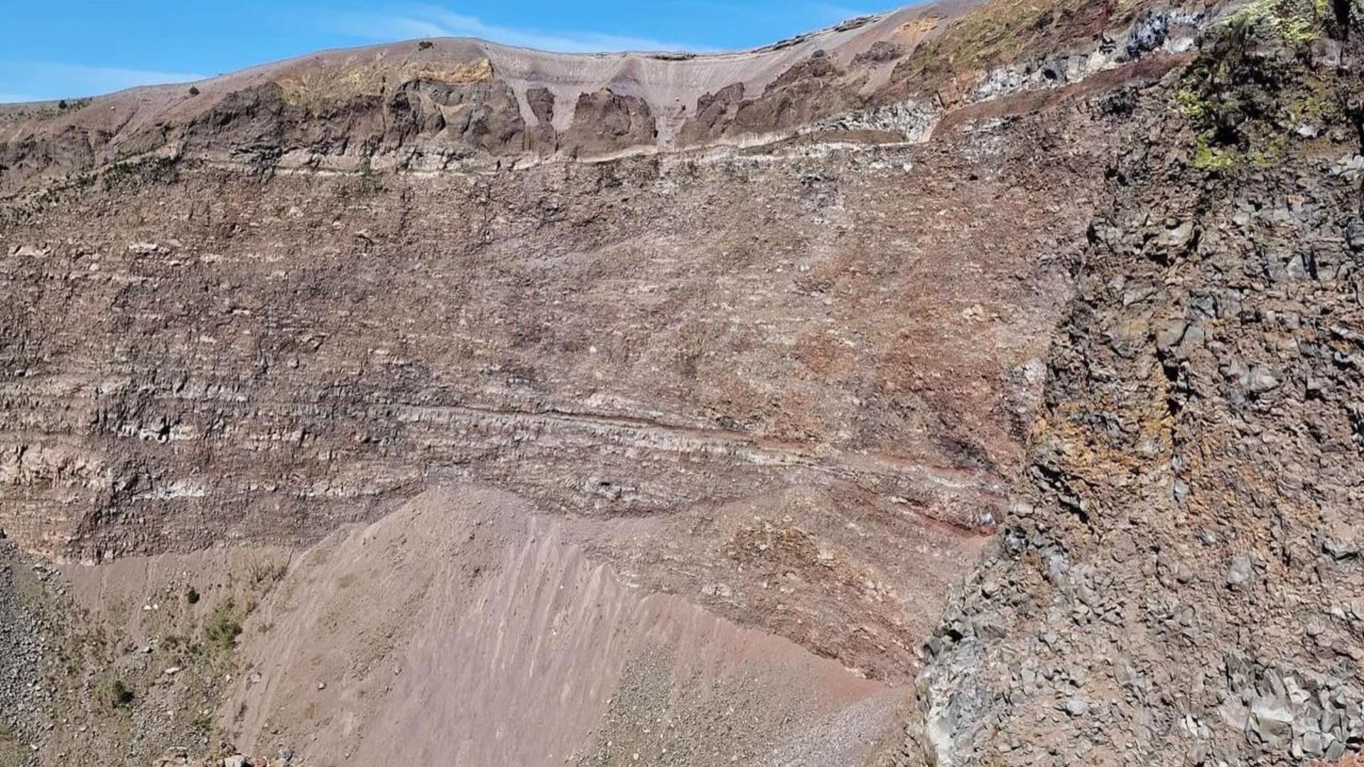 Naples: e-bike rental on Mount Vesuvius with crater access - Photo 9