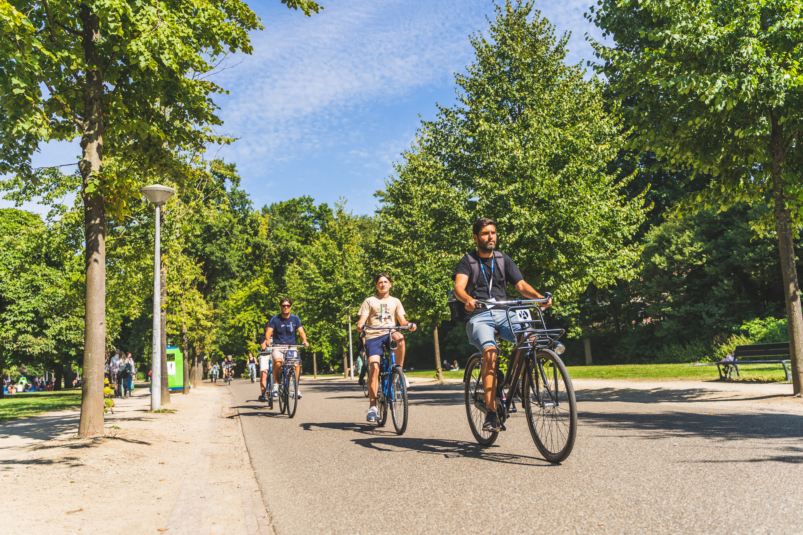 Amsterdam bike tour with canal cruise – Image 3 | WeShare