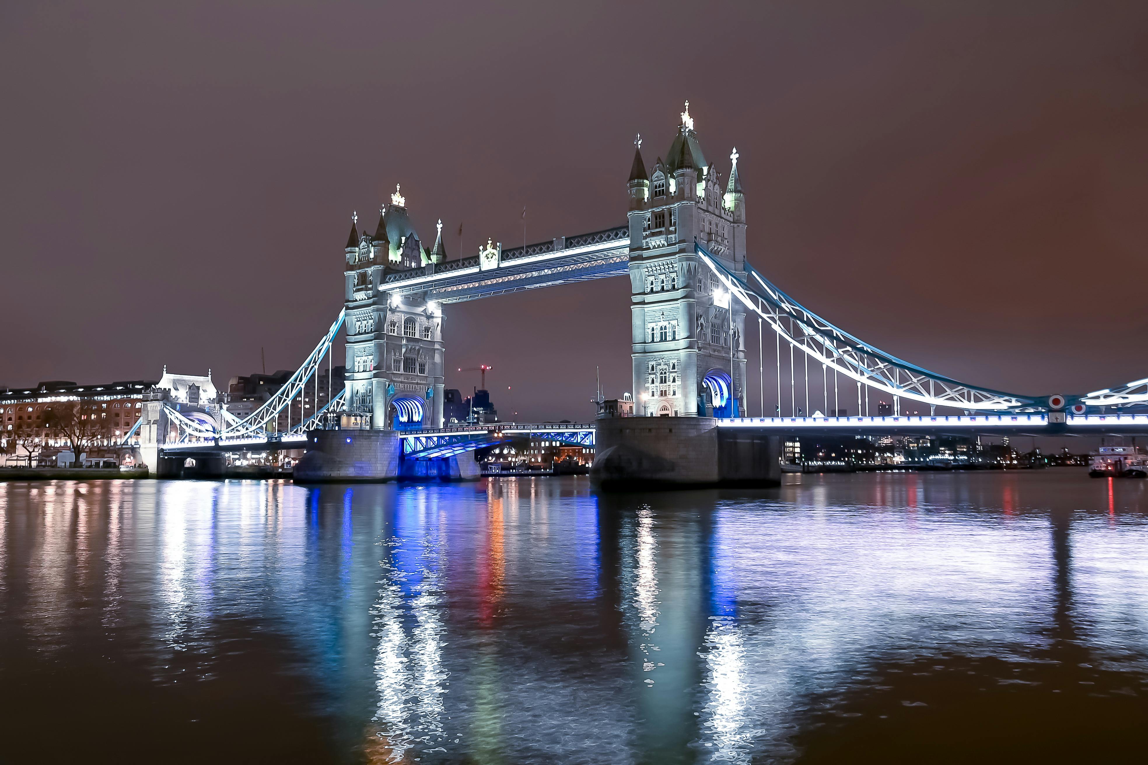 London Bridges by Night: Private Illuminated Tour – Image 2 | WeShare