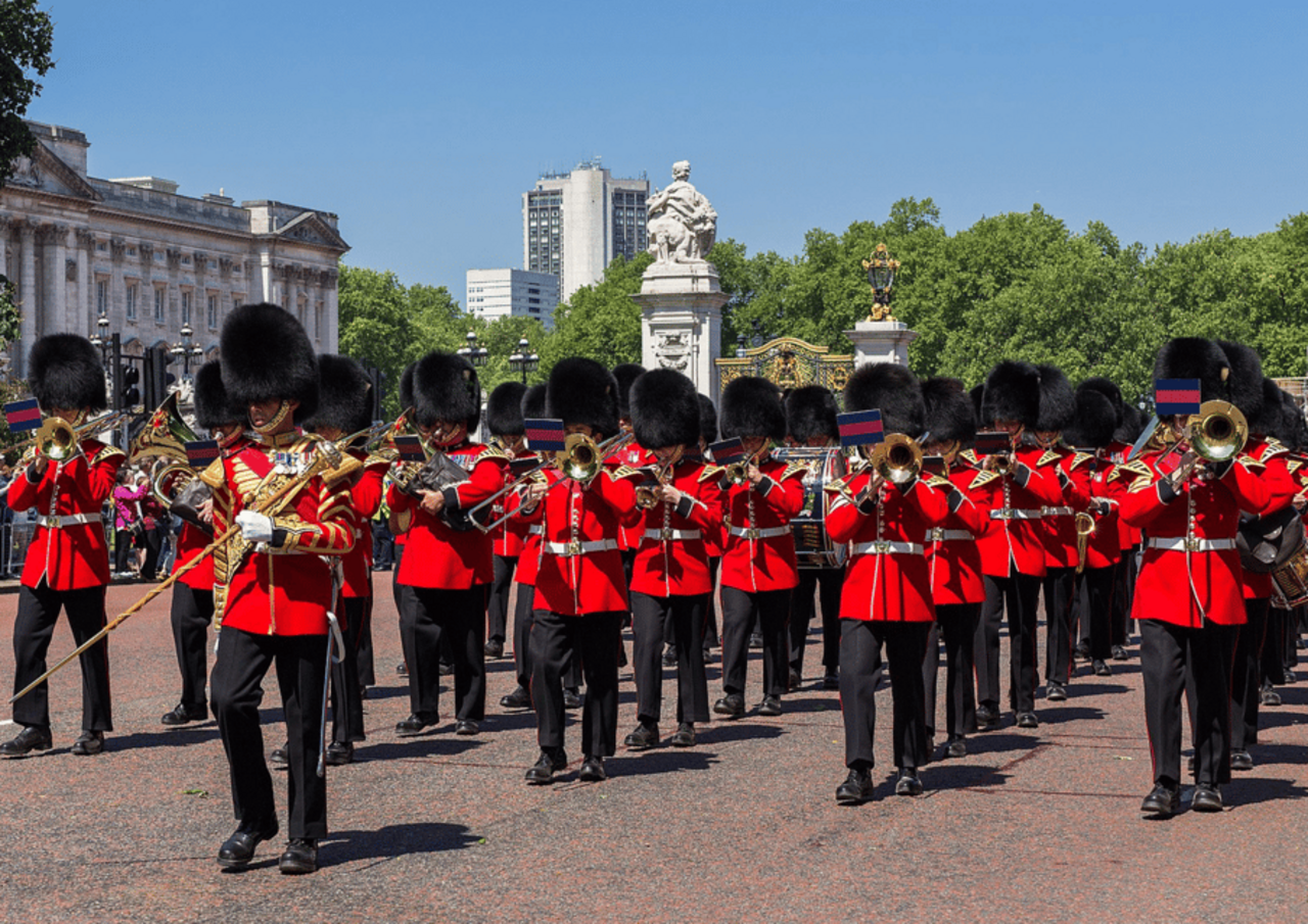 Londra: Nöbet Değişimi ve Kraliyet Sarayları Grup Yürüyüş Turu