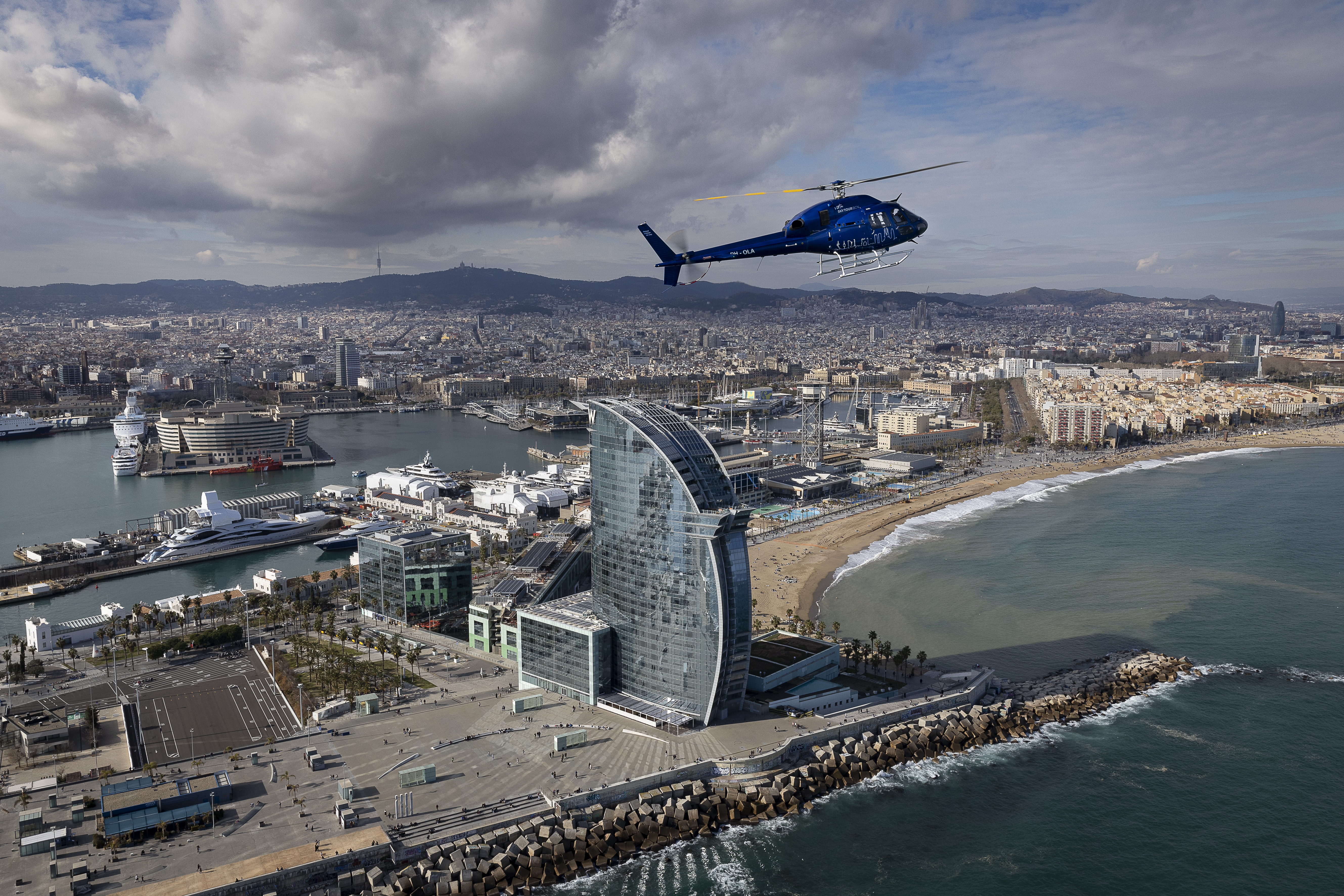 Bus Nàutic con paseo en helicóptero