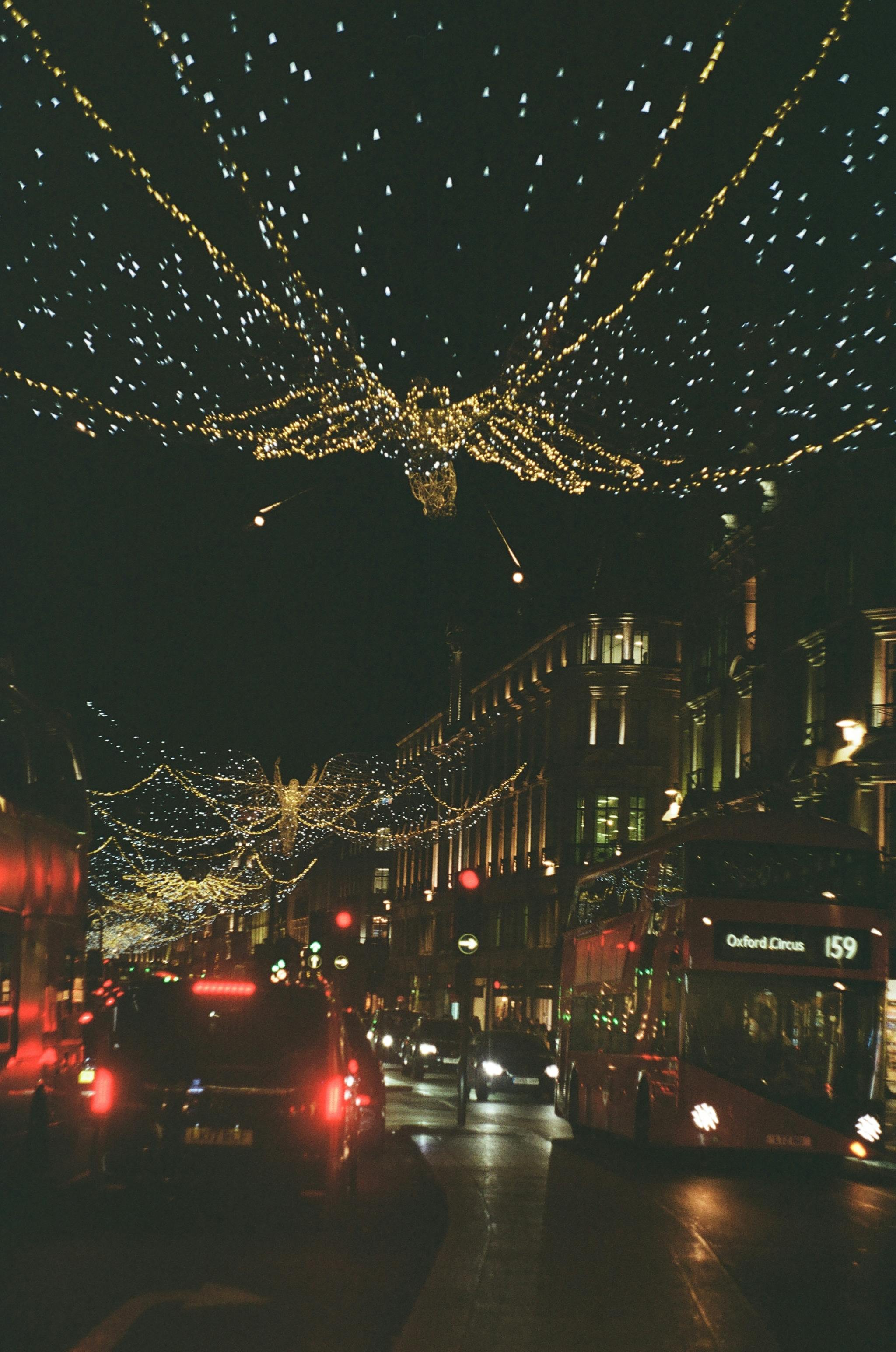 Festive London: Christmas Lights & Holiday Sights Walking Tour – Image 2 | WeShare