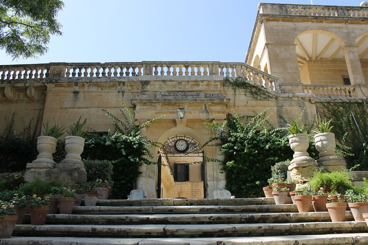 Tour por Mdina, Acantilados de Dingli y Jardines de San Antón con Recogida - Alojamientos en Valletta