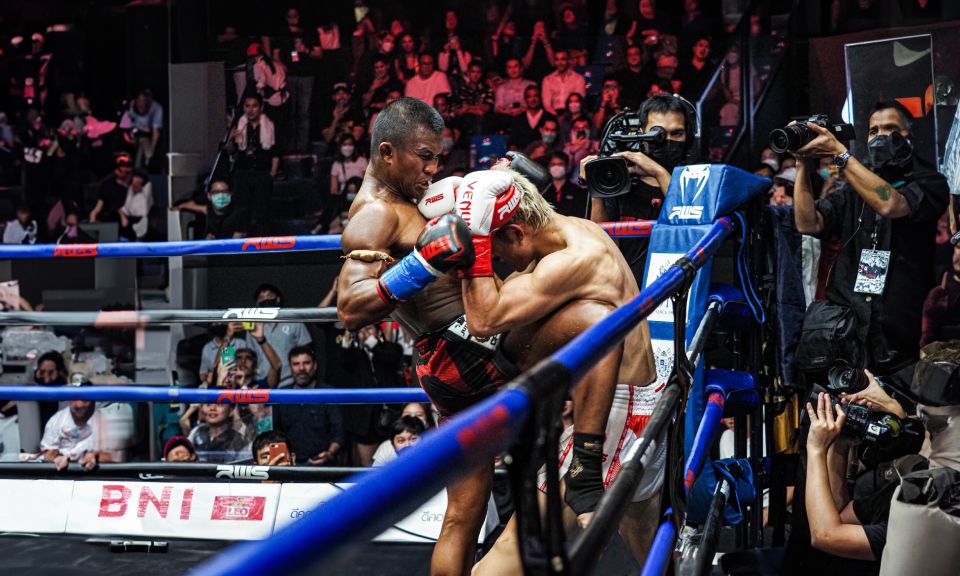 BANGKOK: ESTADIO RAJDAMNERN Lucha de muay thai