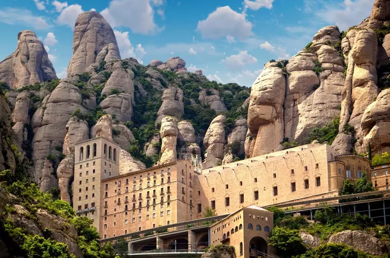 Montserrat, Cava Winery and Sitges Tour from Barcelona