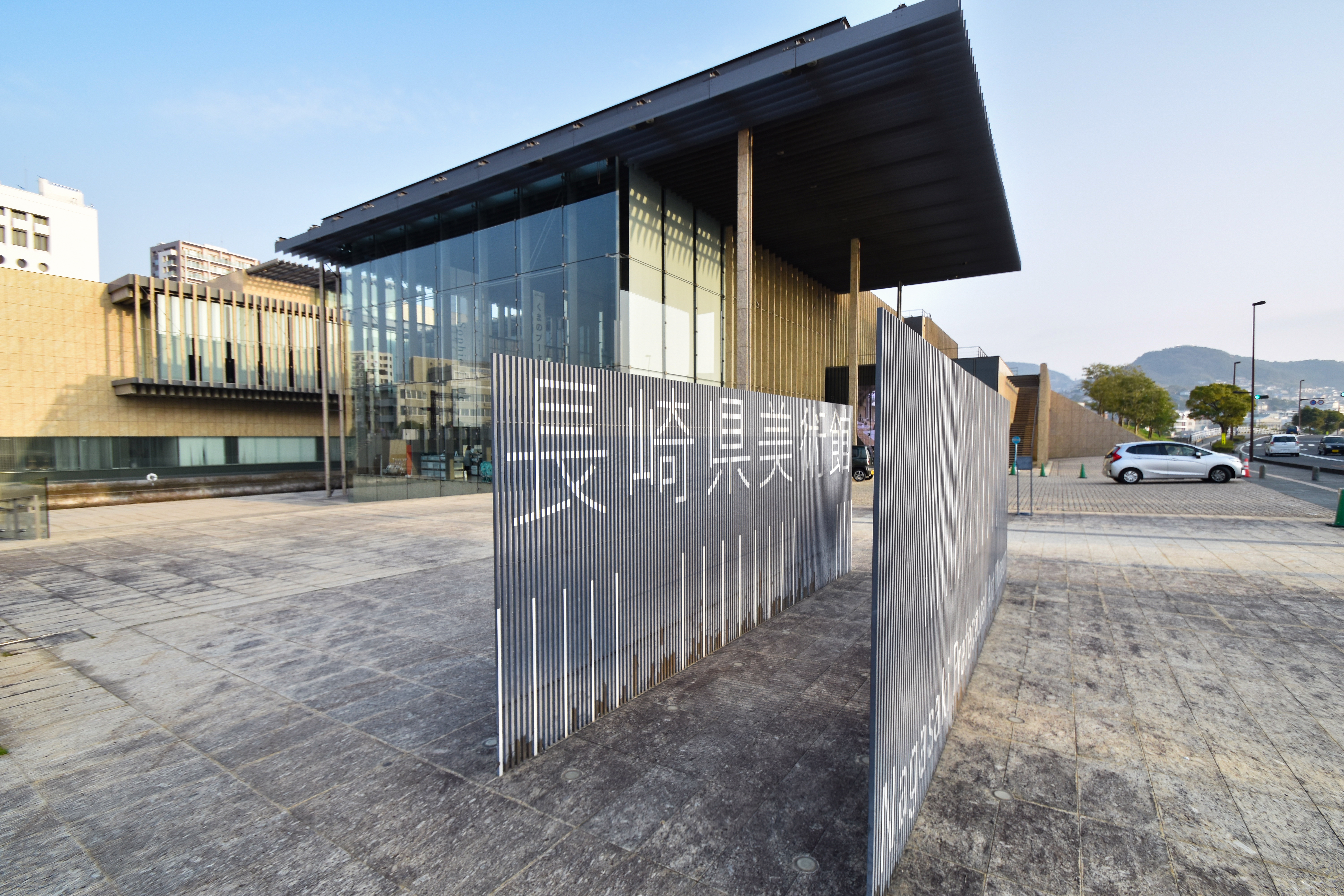 02【巨匠・隈研吾の美学に触れる 現代建築と絶景港町の饗宴】