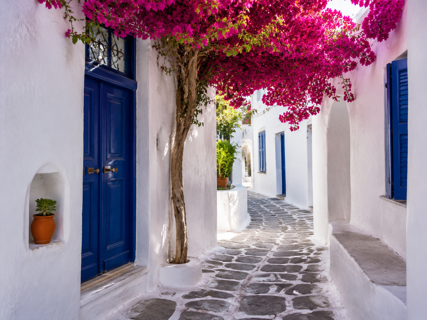 Tour privado a pie por la ciudad de Mykonos y picnic en una playa aislada