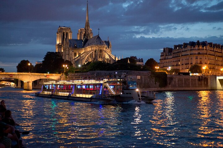 Paris Seine River Cruise with 1/2/3 Days HOHO Combos – Image 3 | WeShare