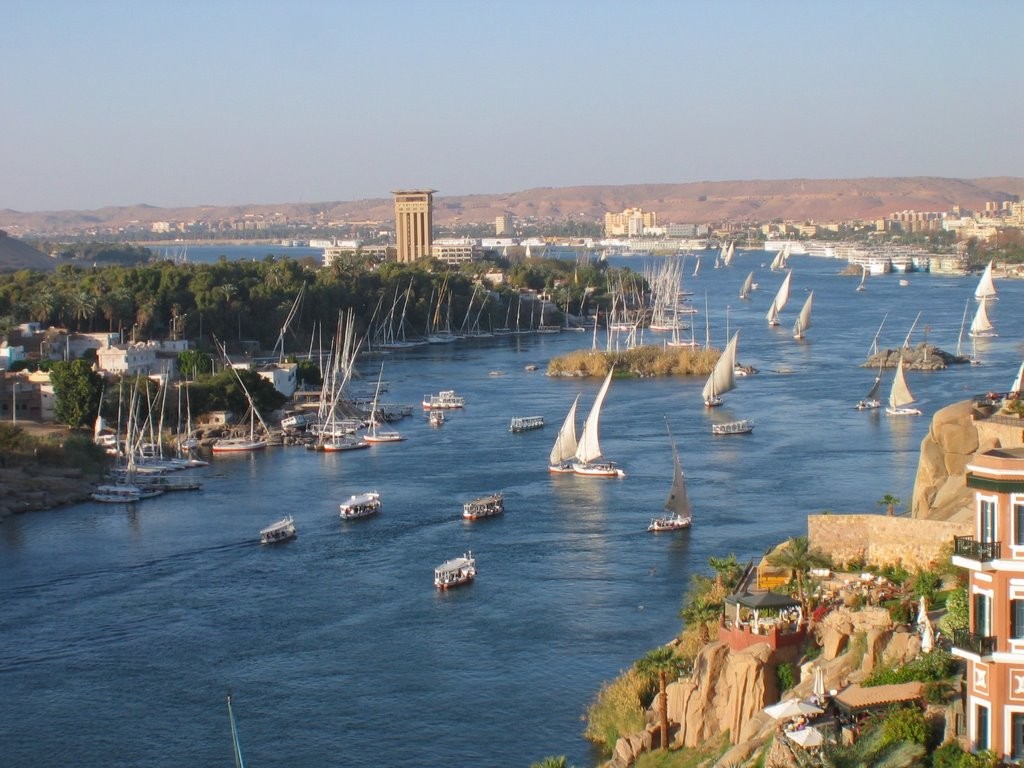 4 Days Nile Cruise between Aswan and Luxor from Cairo 4-day Nile Cruise between Aswan and Luxor from Cairo