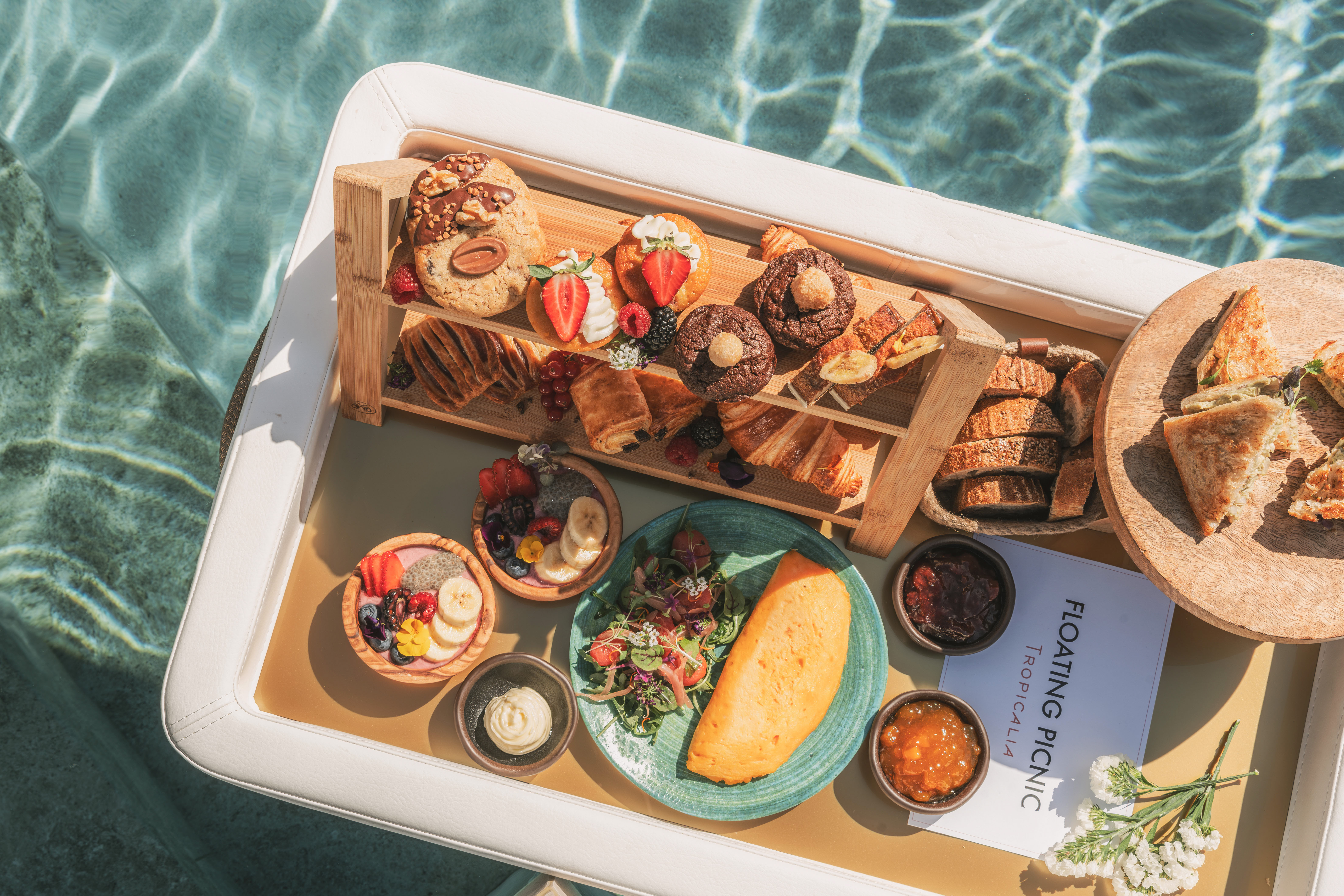 Floating Breakfast: Tropicalia