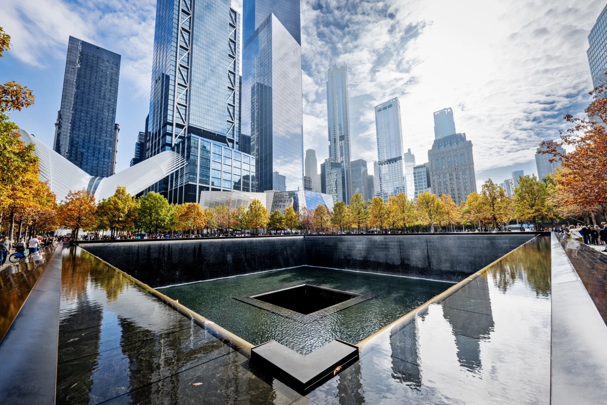 New York: Wall Street Finance & Power, 9/11 memorial & the Bull