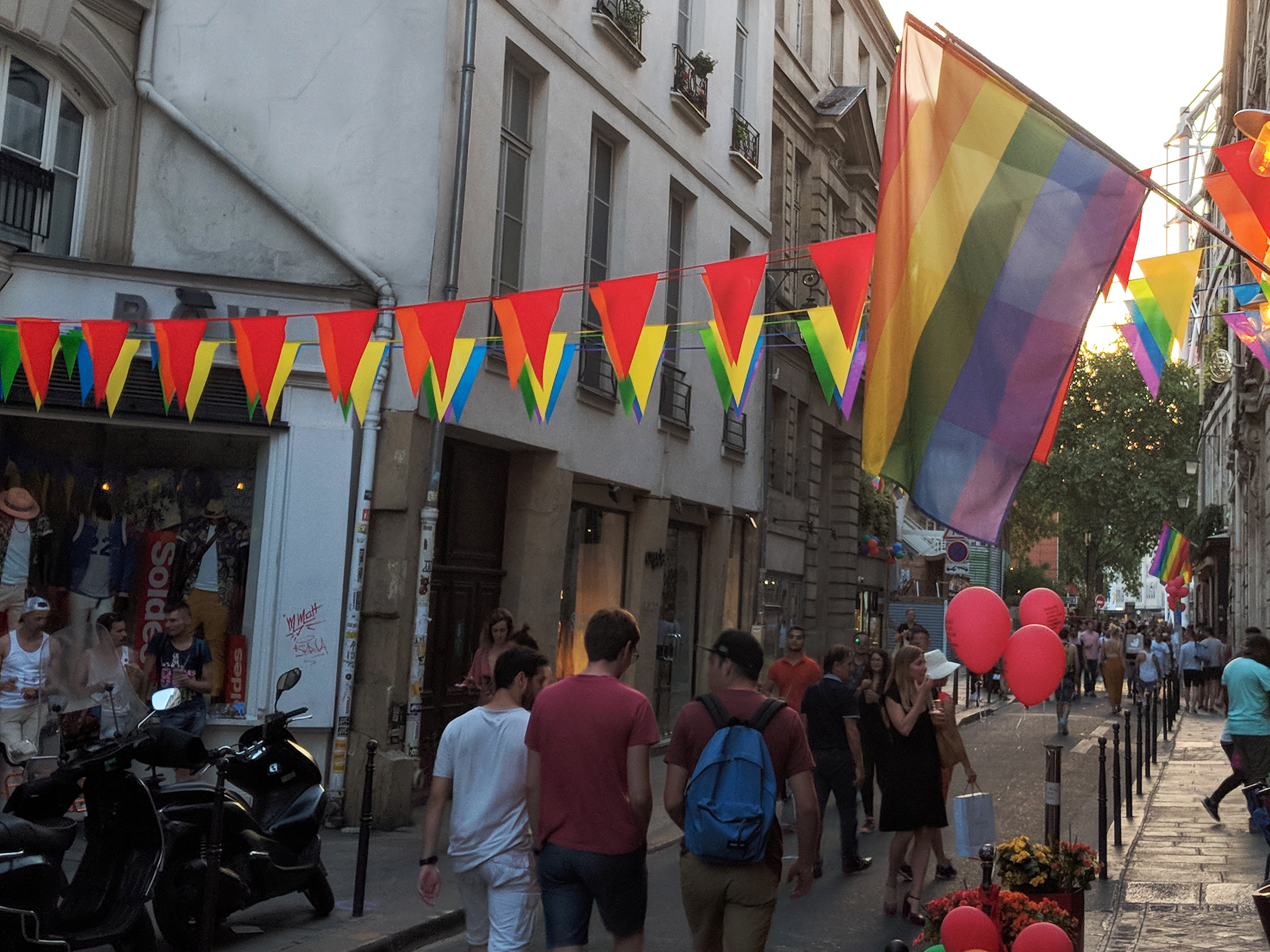 Gay Paris: Discover the Gay Neighborhood of the Marais – Image 2 | WeShare