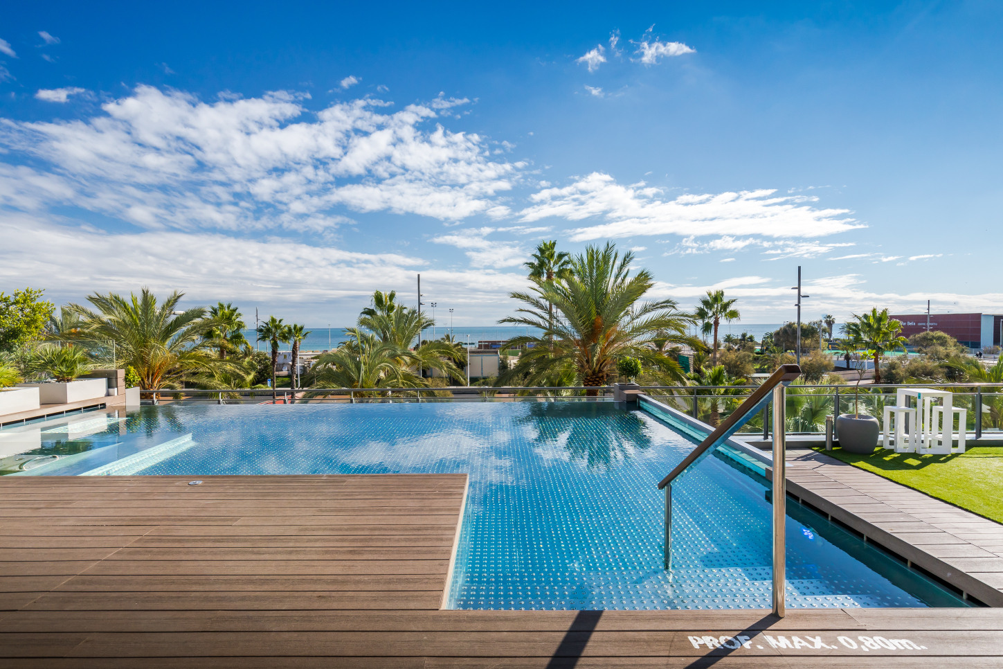 Day Pass con almuerzo en Occidental Atenea Mar