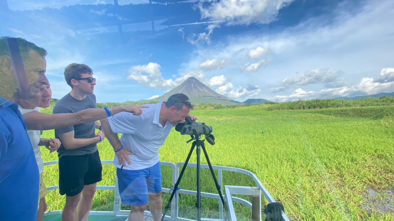 Tour en barco para observar aves al atardecer en el lago Arenal - Foto 5