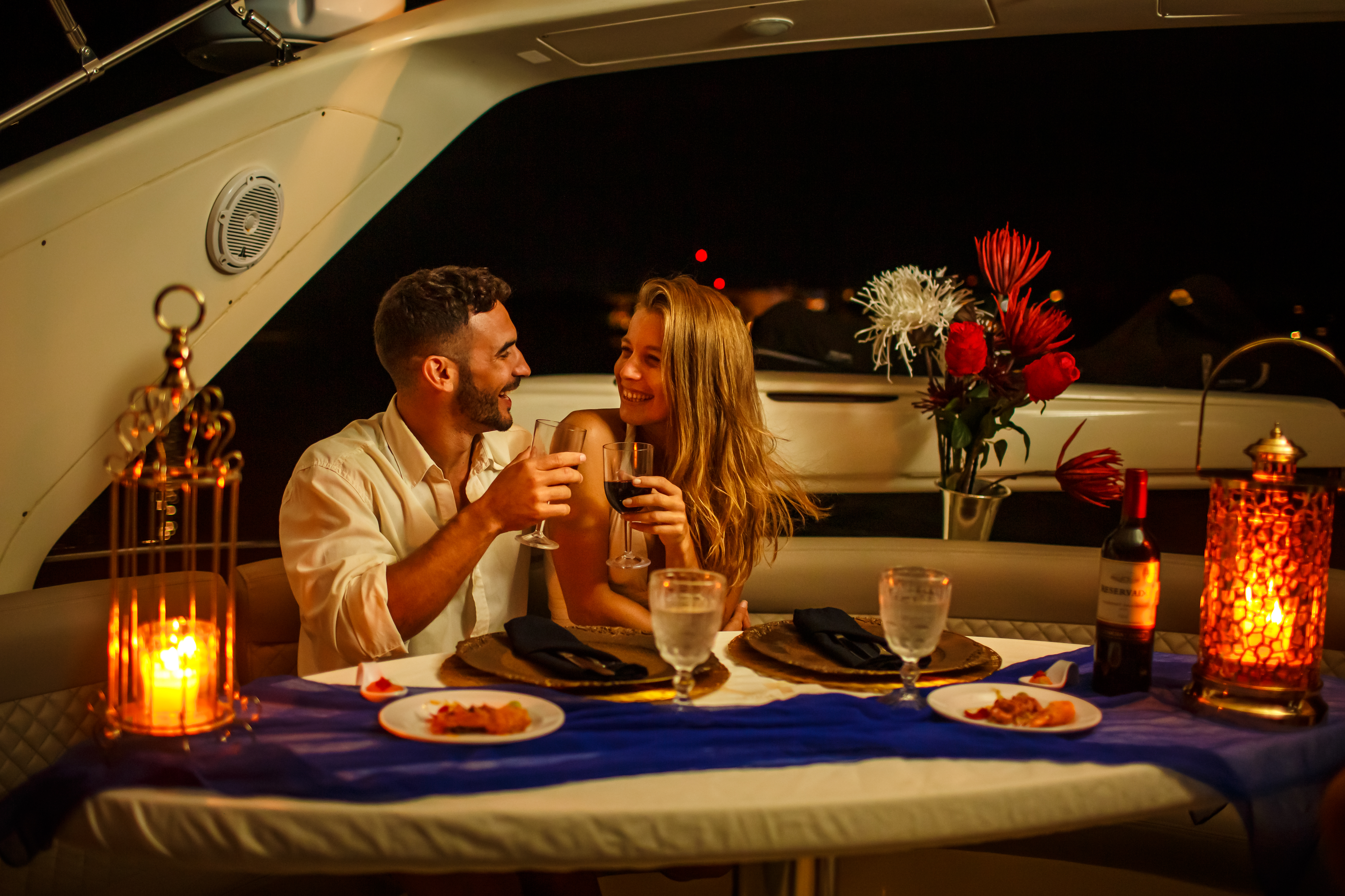 Todo Incluido Cancún: Cena Romántica de 3 horas en 50' Cranchi Mediterrane
