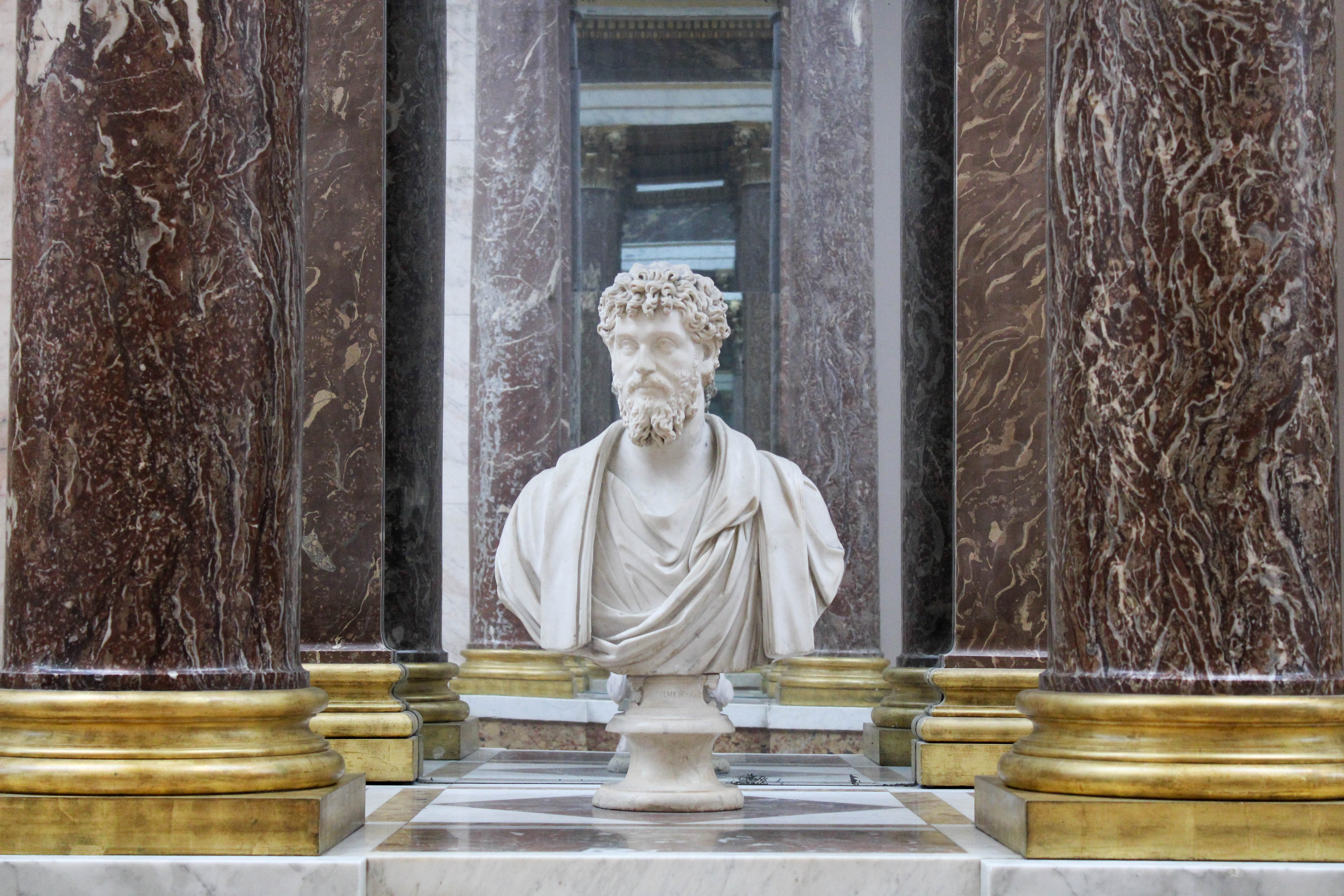 Murders and Mysteries of the Louvre - Photo 9