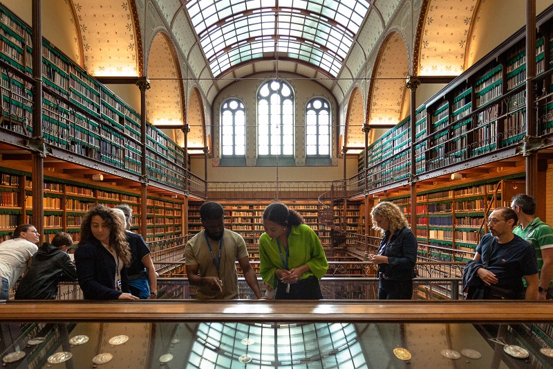 4-hour Layover. Private Rijksmuseum Guided Tour. Boat Tour Canal Cruise – Image 4 | WeShare
