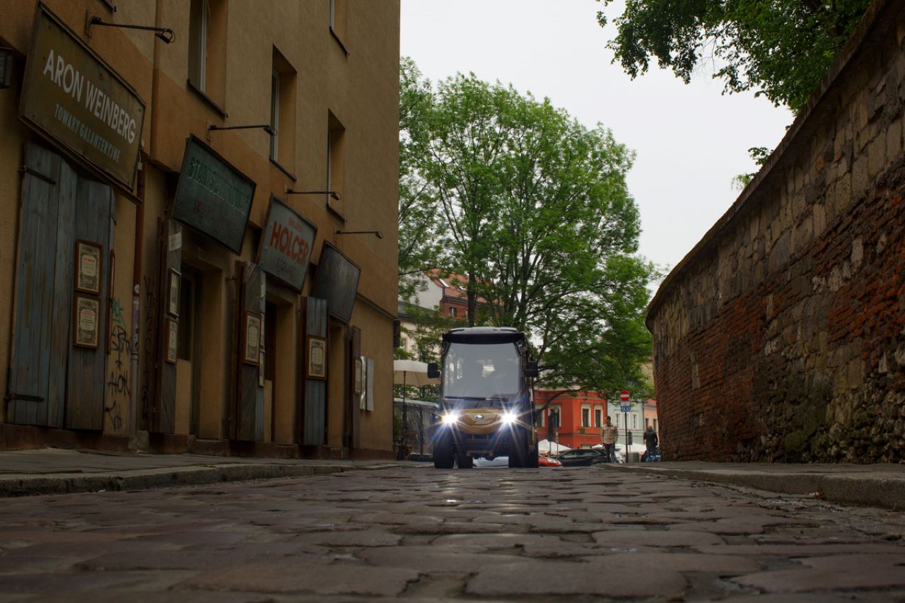 Krakow: Jewish Quarter by Golf Cart + Schindlers Factory Museum Guided Tour
