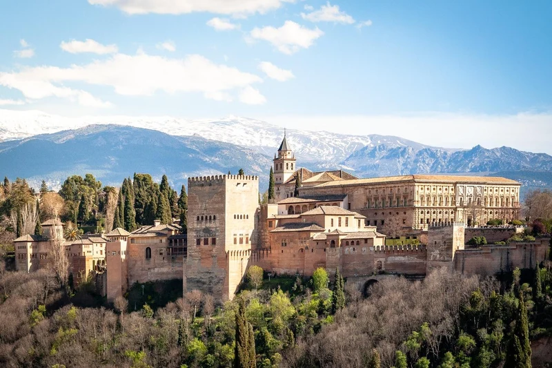 Granada Day Trip with Alhambra Tickets from Marbella and Estepona