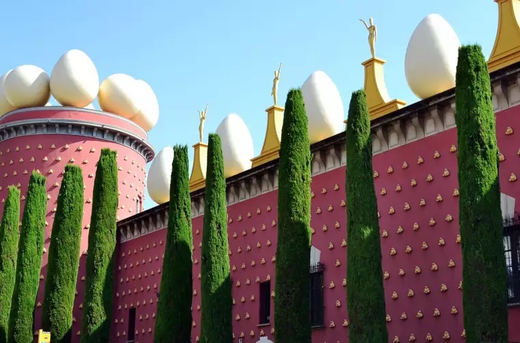 Excursión a Figueras, Girona y Cadaqués con museo Dalí opcional