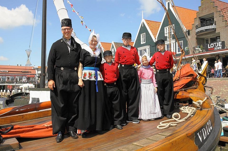 Zaanse Schans Yel Değirmenleri, Volendam ve Lale Serası Turu Sahibi Tarafından