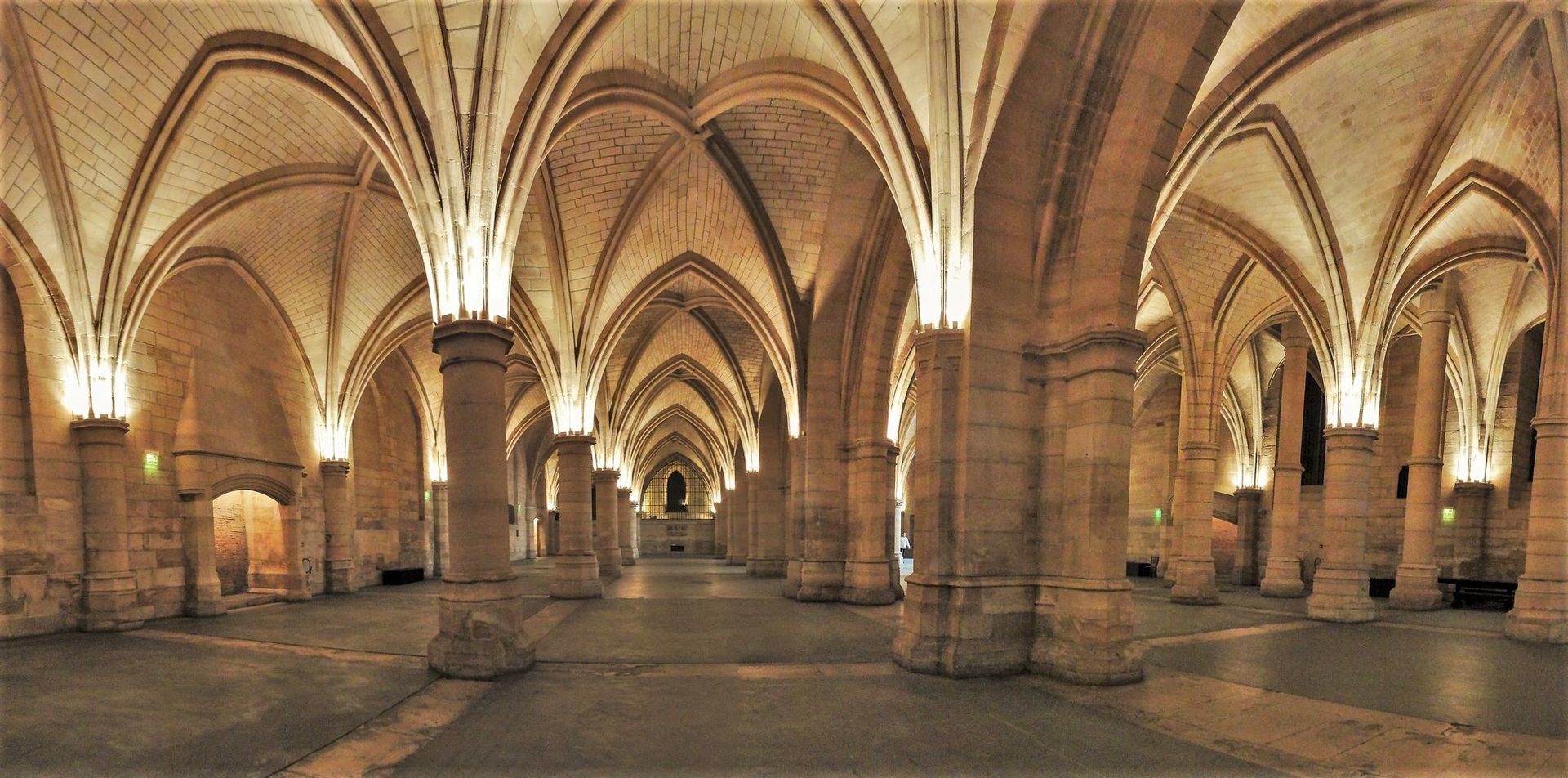  La Conciergerie Ticket & In-App Audio Tour: From Royal Palace to Prison