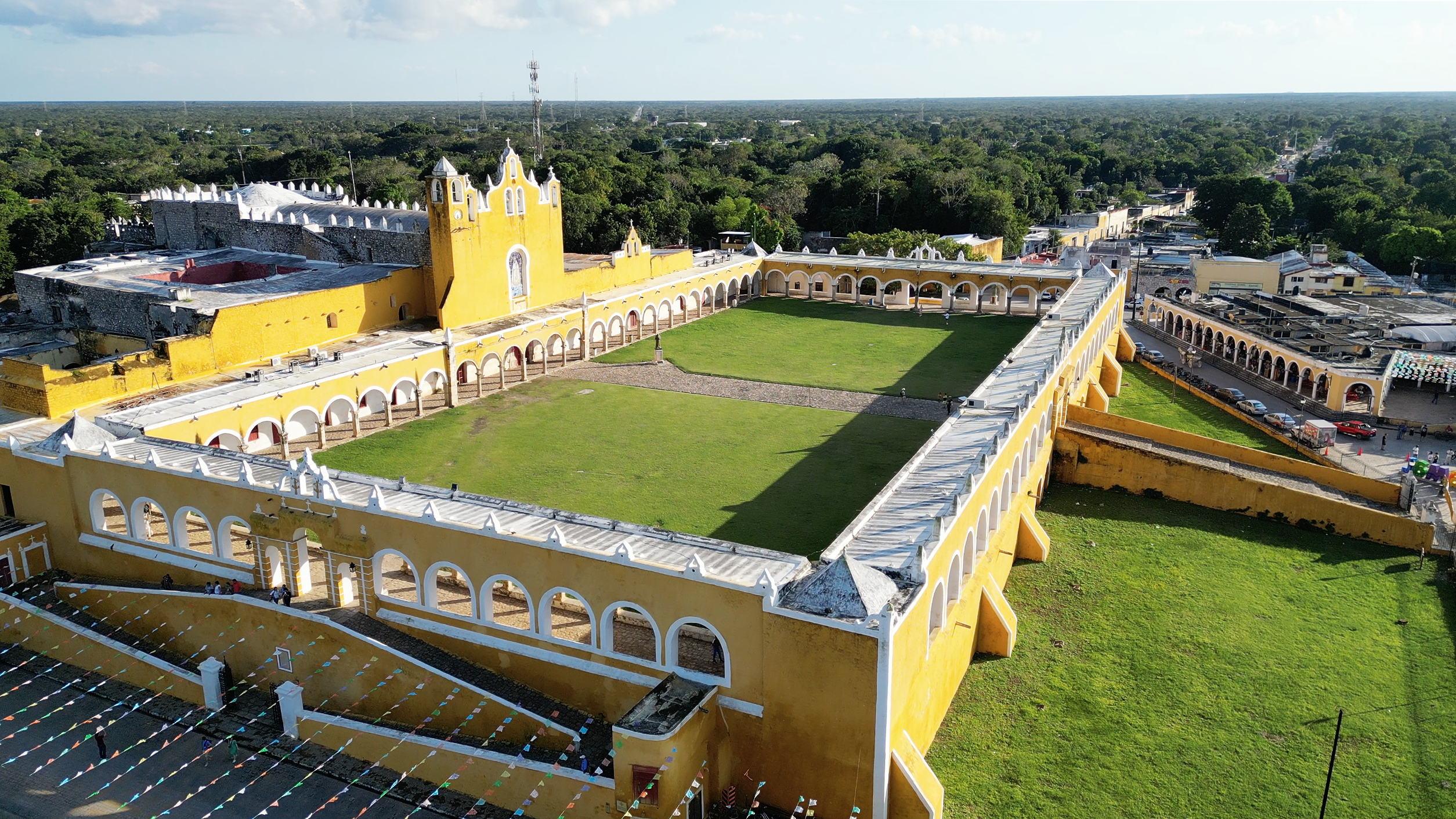 Desde Mérida: viaje a Chichén Itzá, Izamal, Valladolid y cenote — 7/12