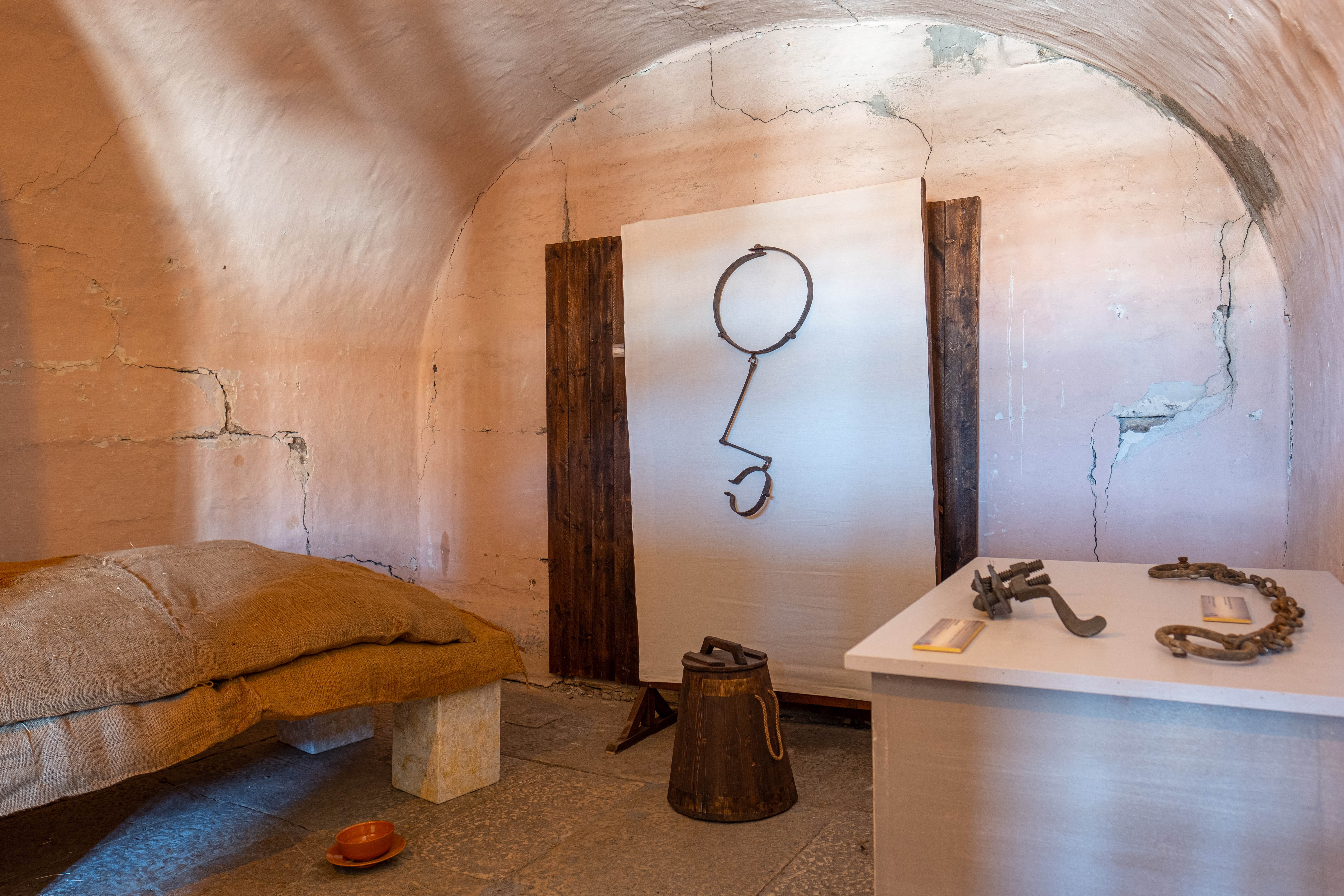 Lords of The Night Prison Palace: Cells And Torture Tools - Escorted Visit - Photo 12