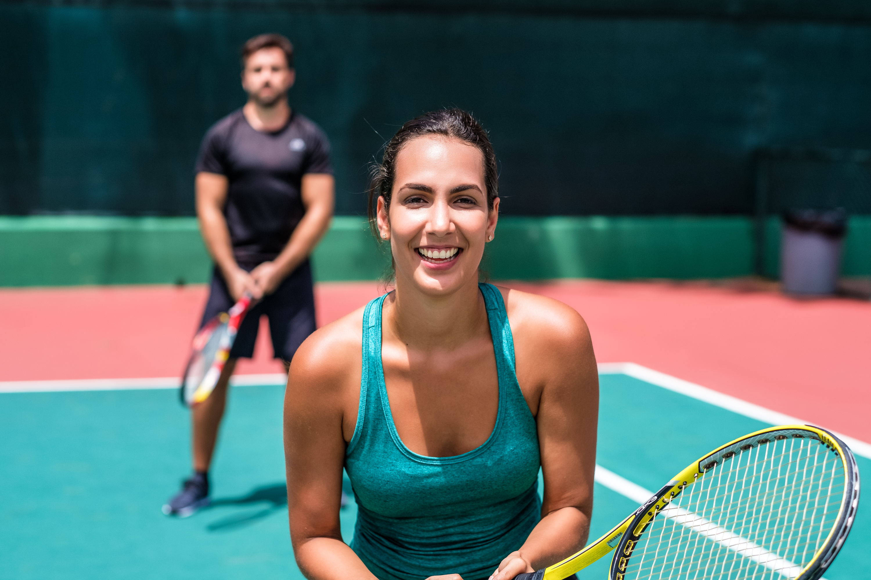 Partido de Pádel o tenis con almuerzo tipo buffet 