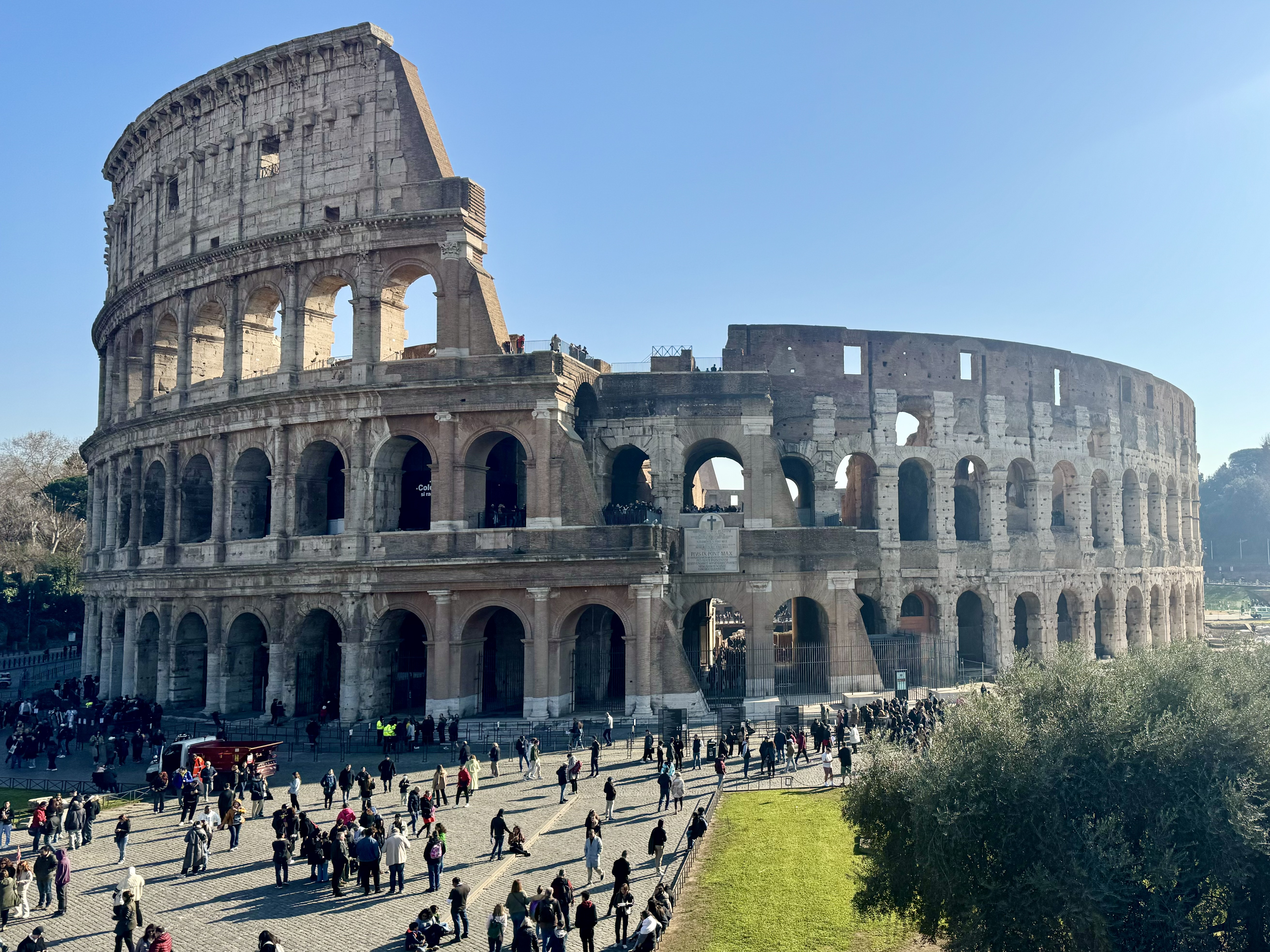 Rome 24-Hour Hop-On Hop-Off Bus + Colosseum, Roman Forum & Palatine Hill Tickets – Image 2 | WeShare