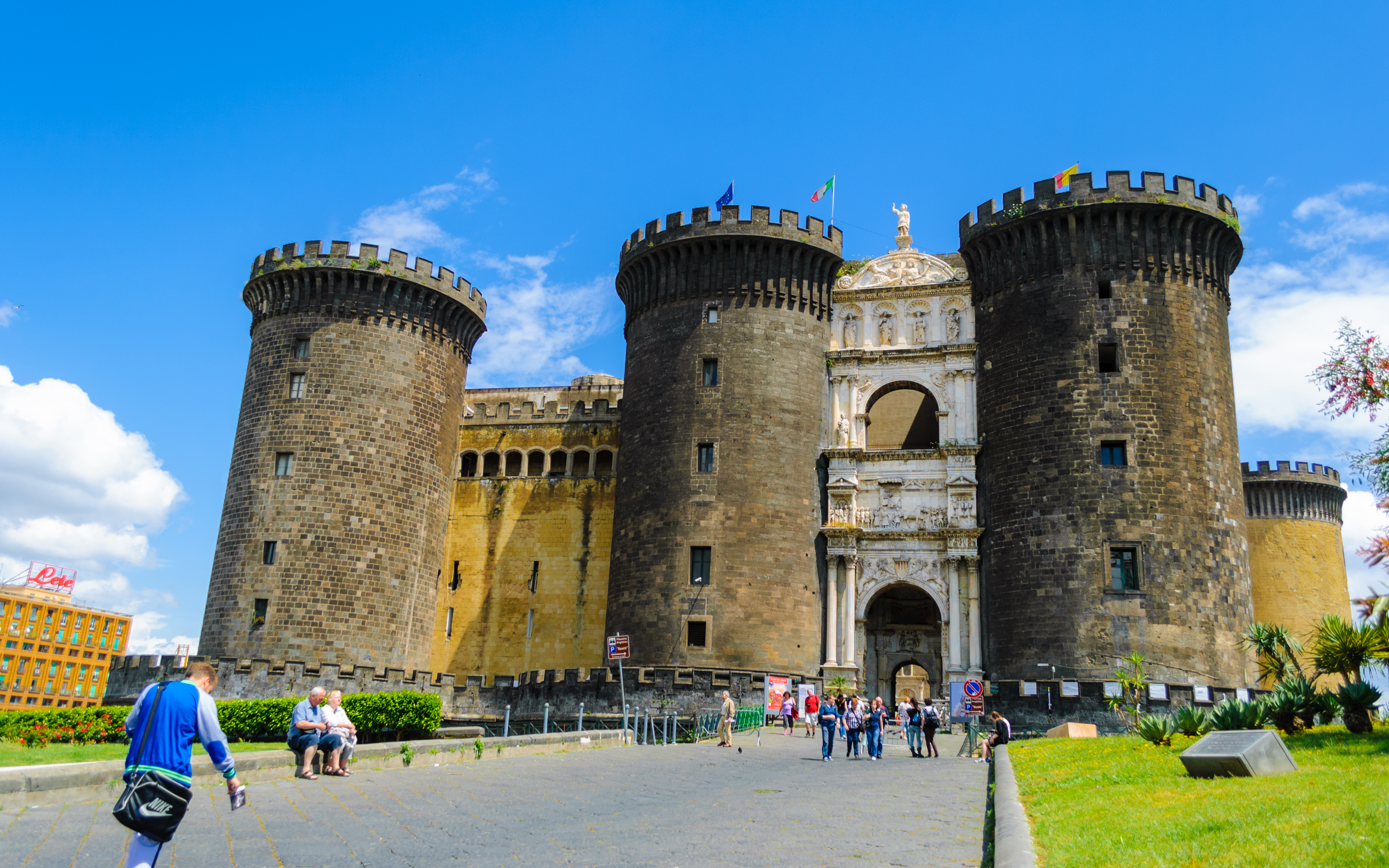 Naples walking tour and street food with Bourbon Tunnel tour - Photo 2