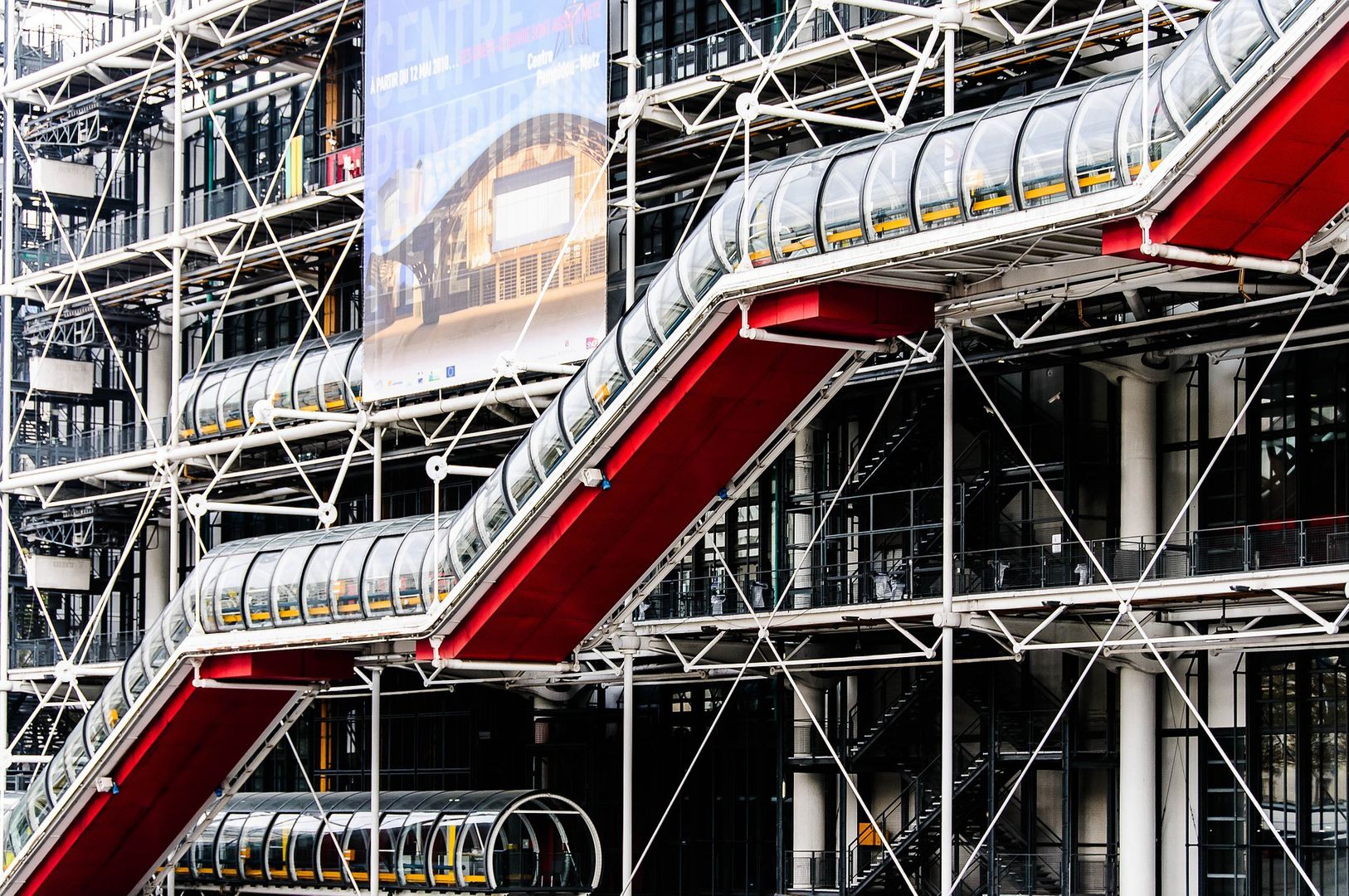 Pompidou Museum In-app Tour & Entrance Ticket: Explore Art with your Earphones (DE)