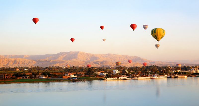 Güneşle Yükselen Soluk Kesici Luxor Sıcak Hava Balonu