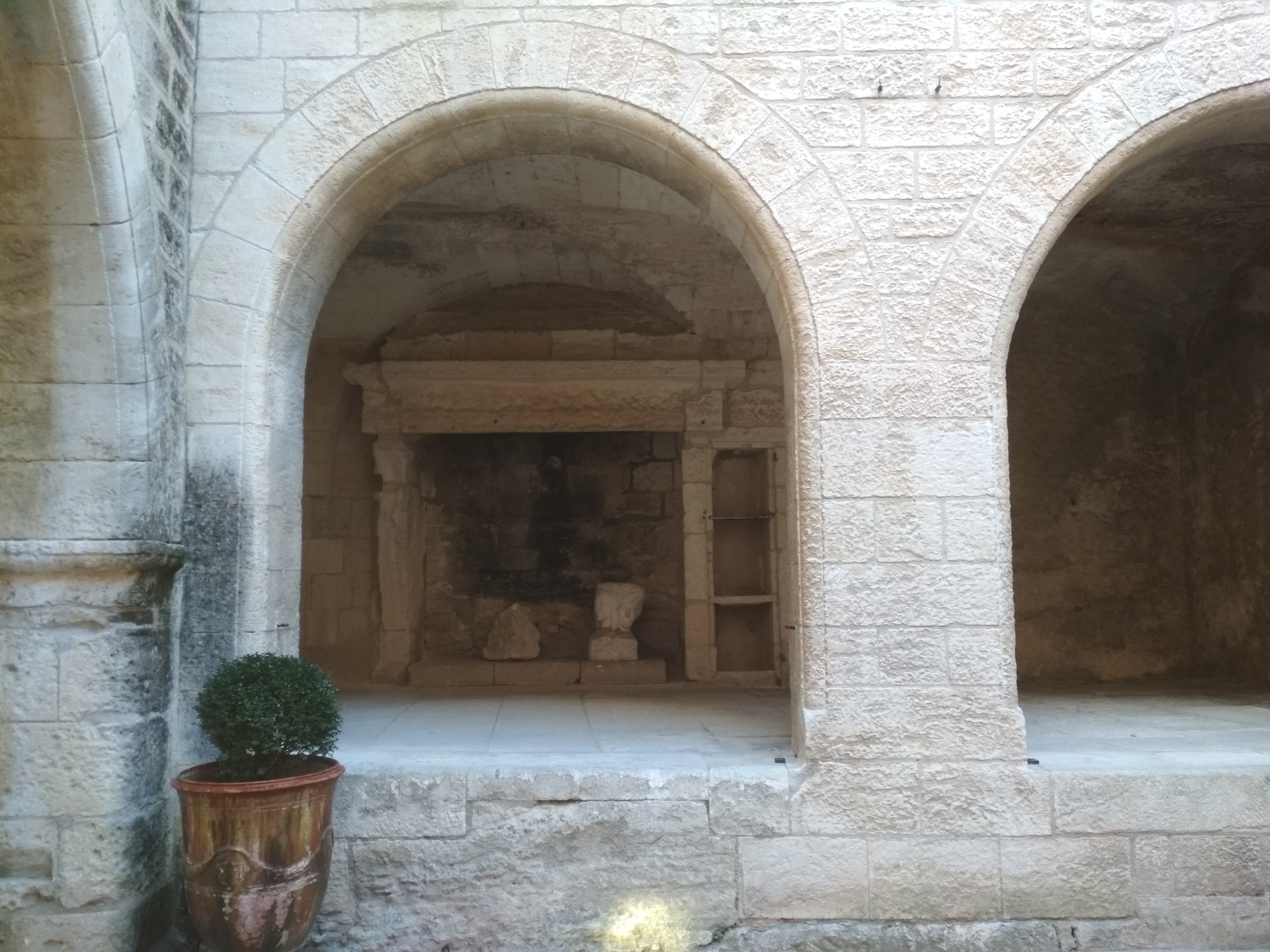 Arles et Les-Baux-de-Provence...  the splendor of Provence lifestyle - Photo 2