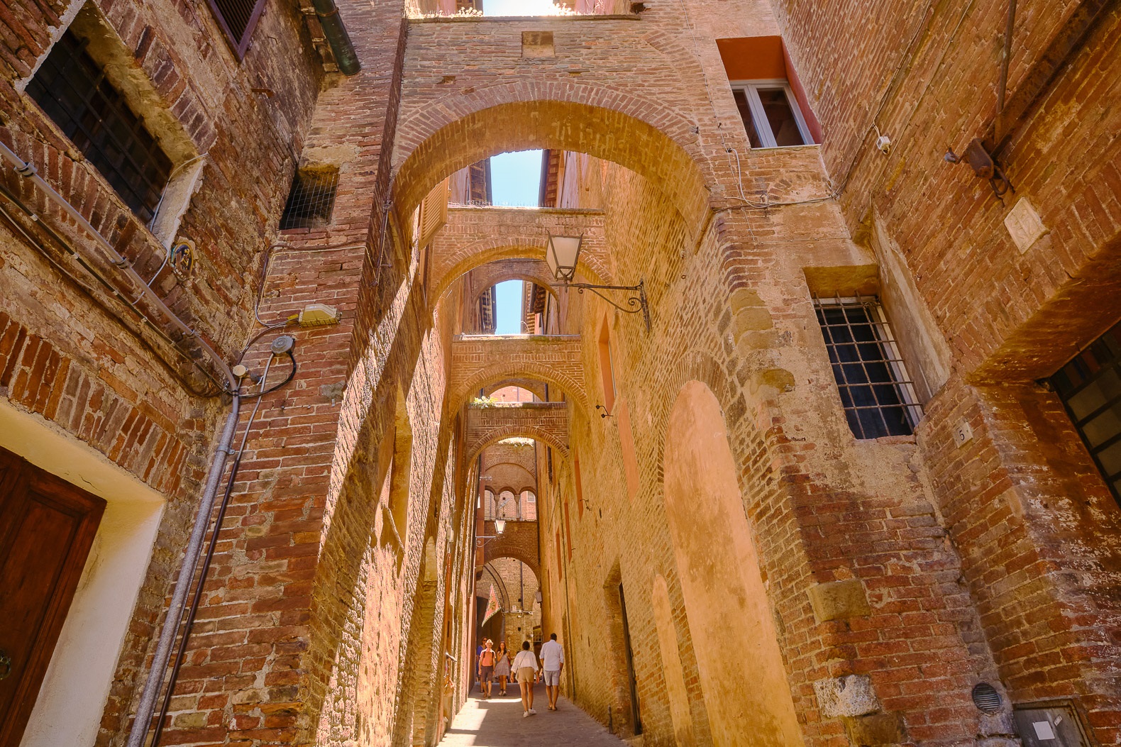 Medieval Gems of Tuscany: Siena, San Gimignano and Monteriggioni from Florence – Image 3 | WeShare