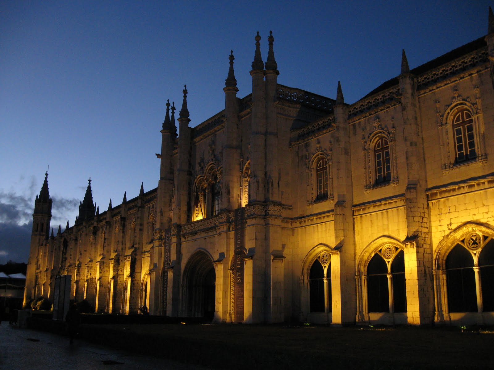 Lisbon Fado Night Tour with Dinner - Photo 4