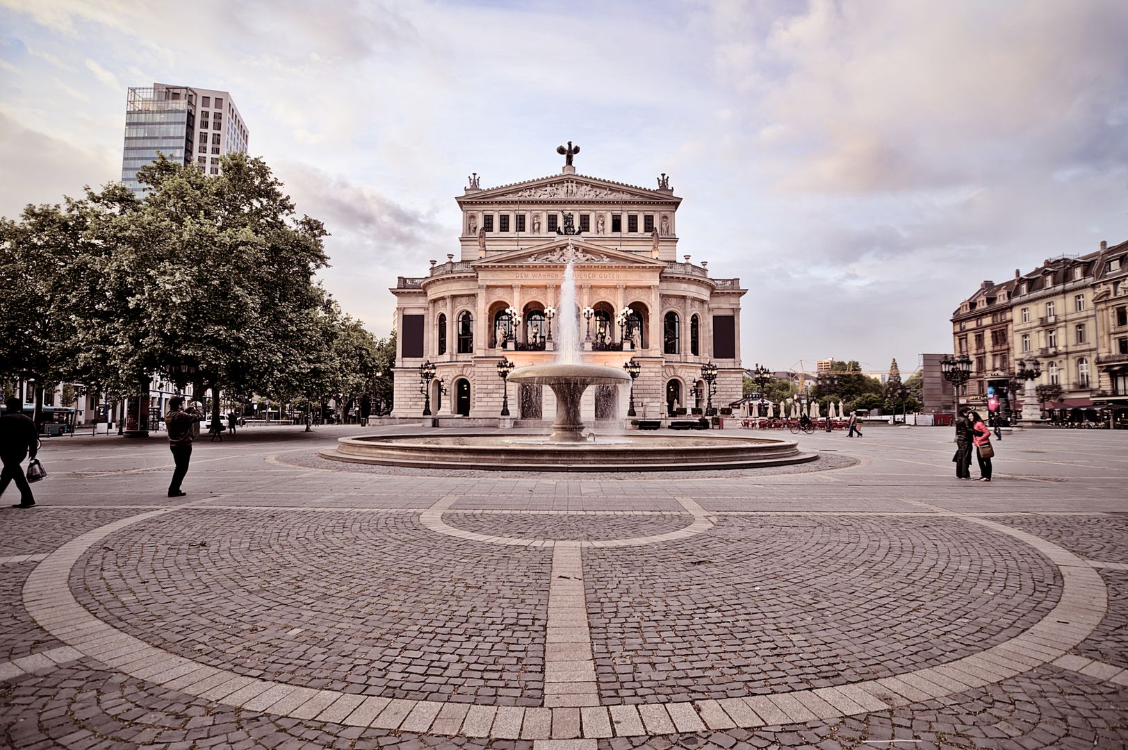 Frankfurt: Walking Audio Tour on Mobile App