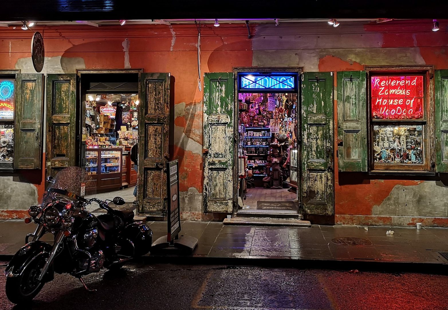 The Big Easy Ghost, Vampire & Voodoo Pub Crawl with In-App Audio Tour