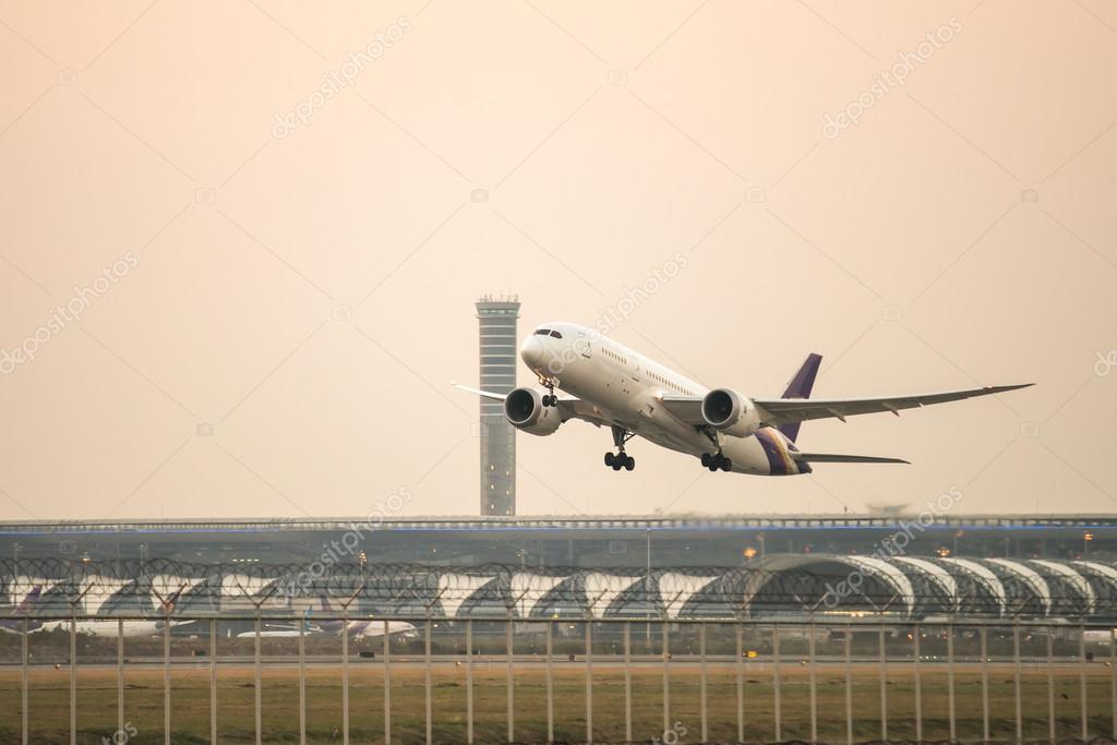 Traslado del hotel en la ciudad de Santiago al aeropuerto Arturo Merino Benítez.