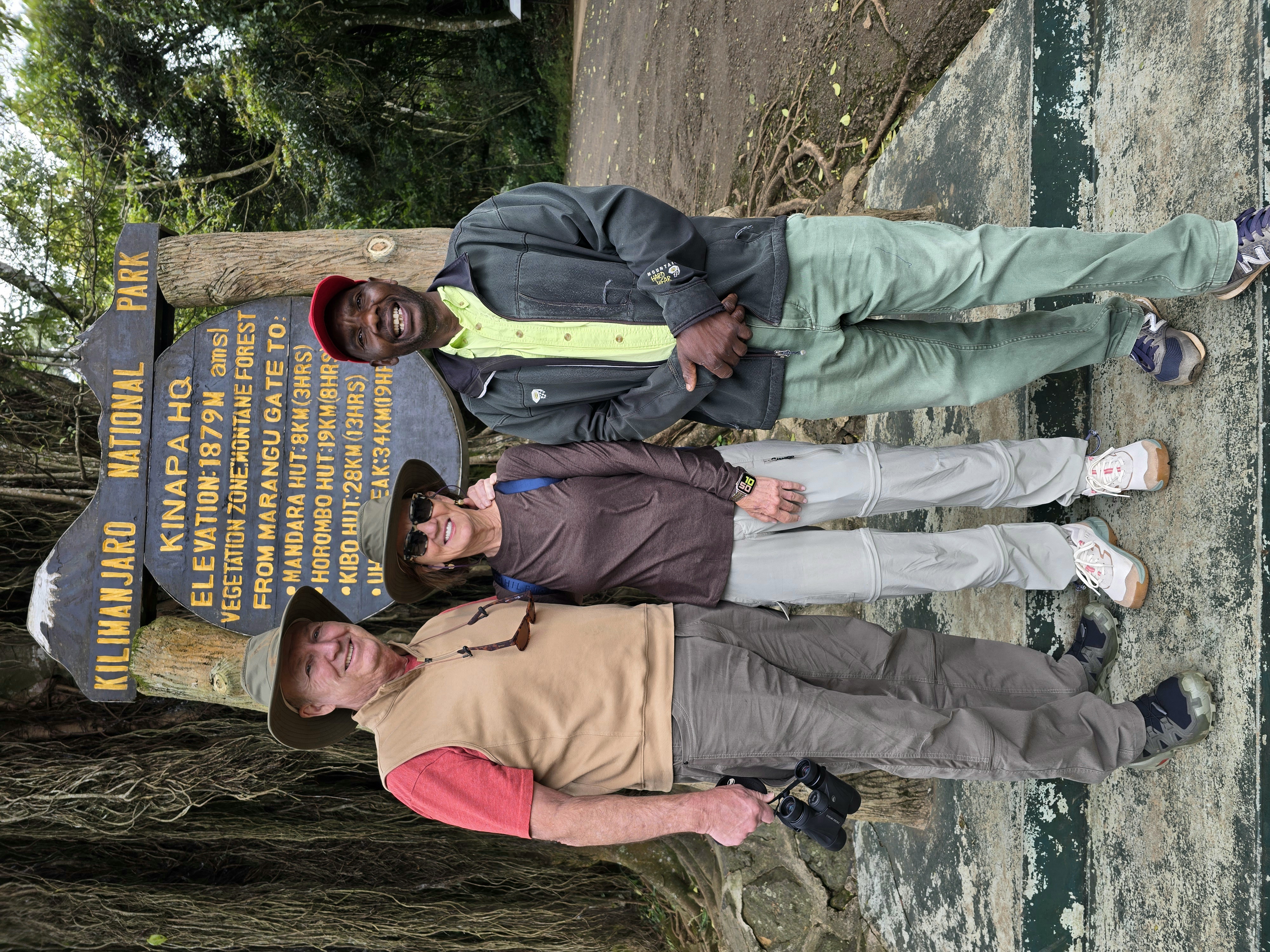 Caminata de un día por la selva tropical del Kilimanjaro hasta Mandara Hut – Ruta Marangu, Tanzania - Foto 4