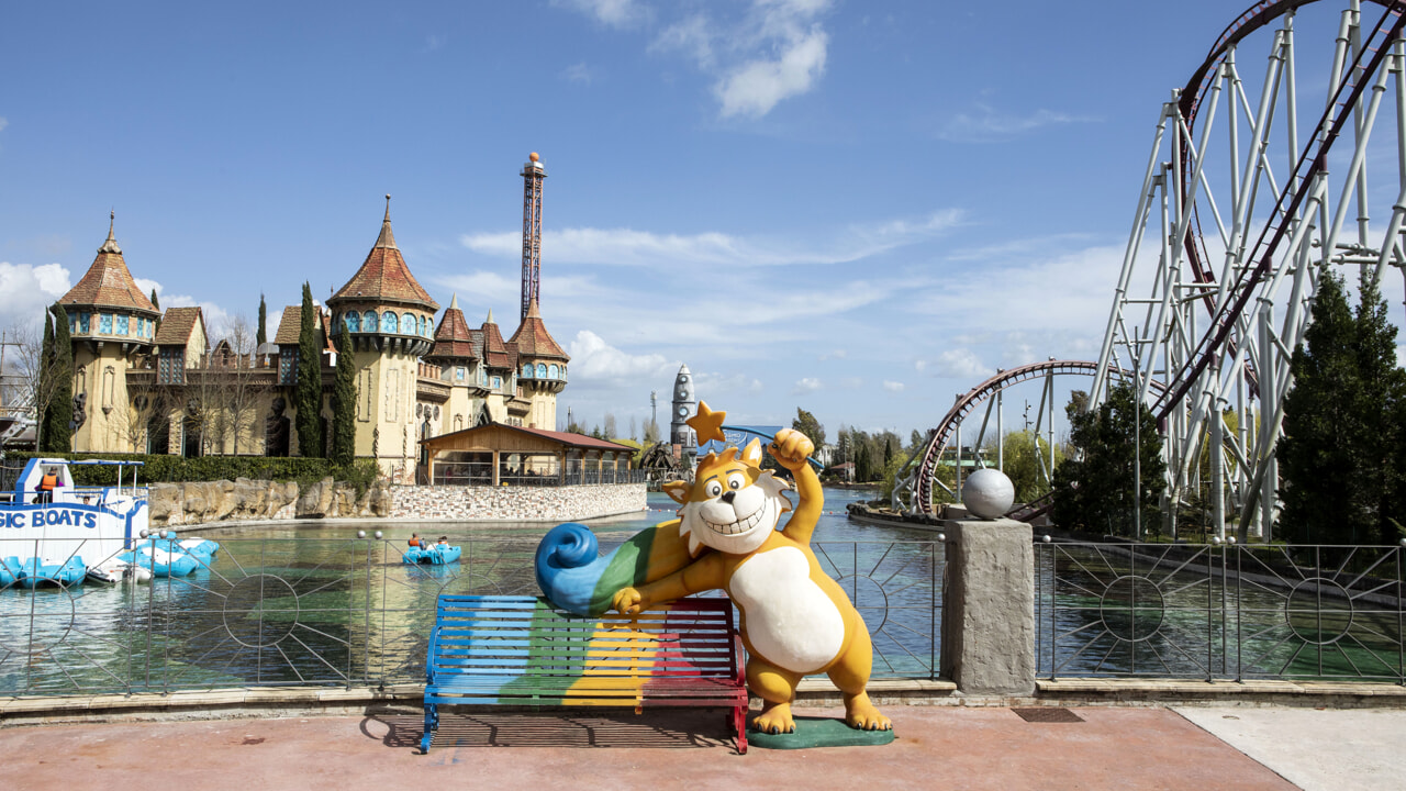 Entrance to the MagicLand Amusement Park - Photo 3