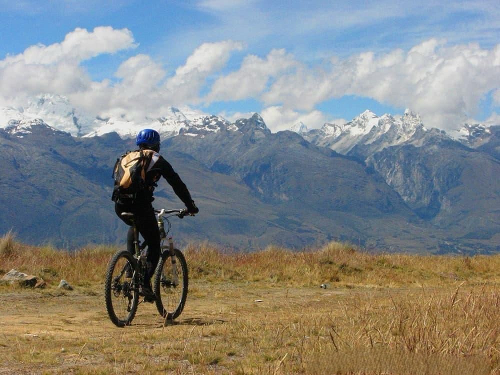 Hua-08 : Ciclismo en los Andes - Escapada en dos ruedas