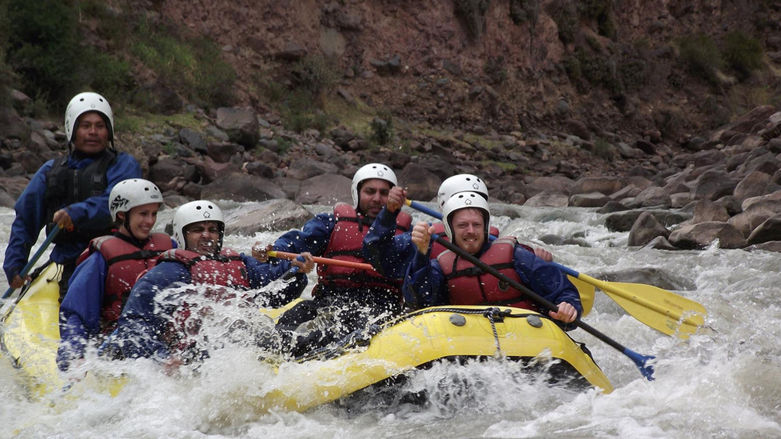 Cus-19 : Rafting en el Río - Aventura en Urubamba