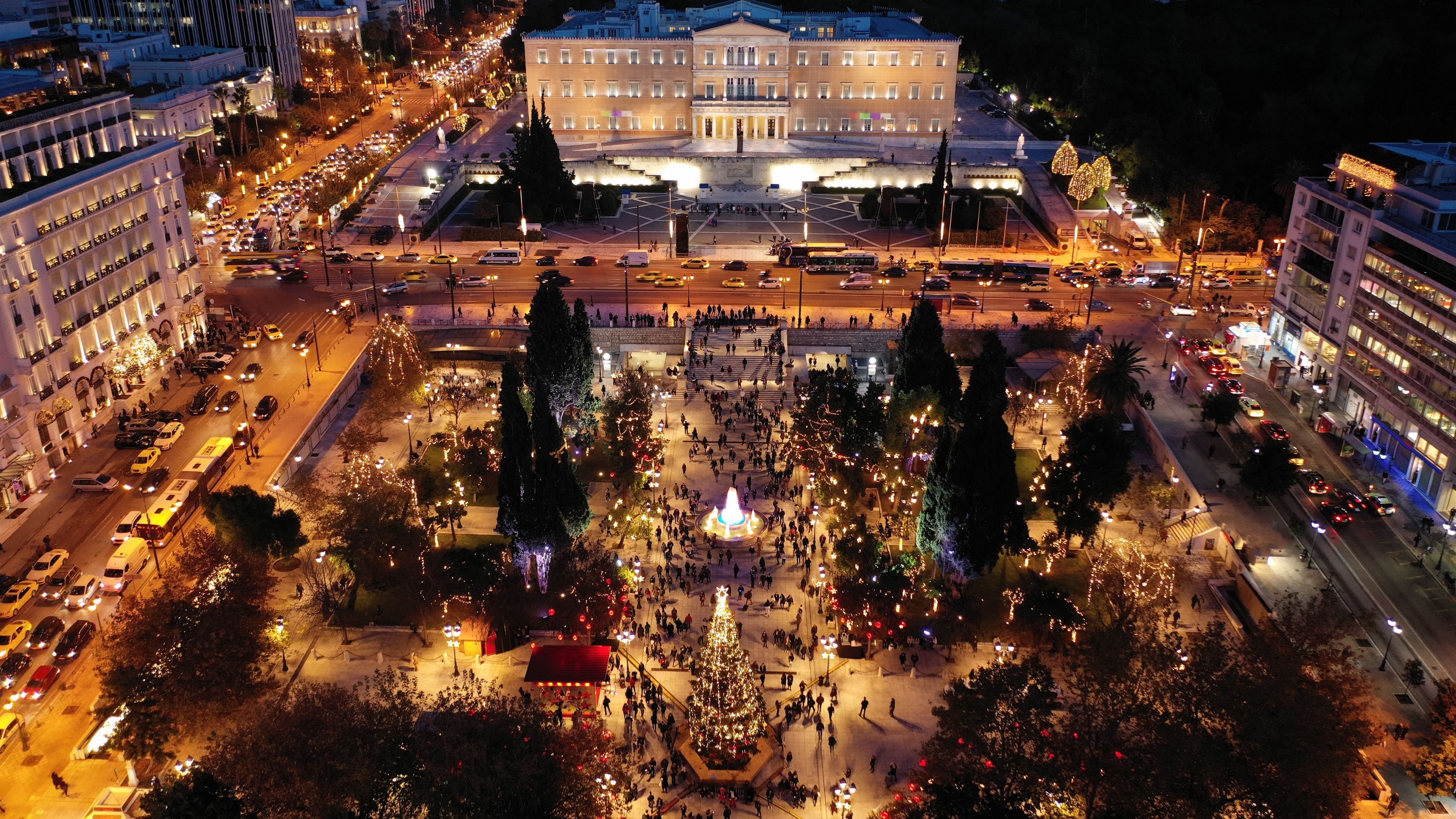 Athens at Night Small-Group Walking Tour with Dinner