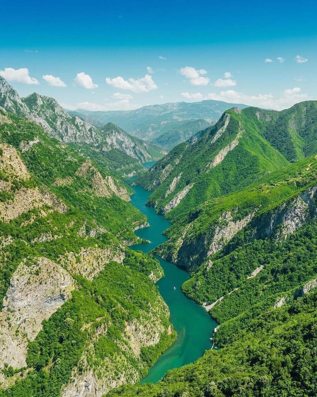 Lago Komani al río Shala - Tour privado en barco