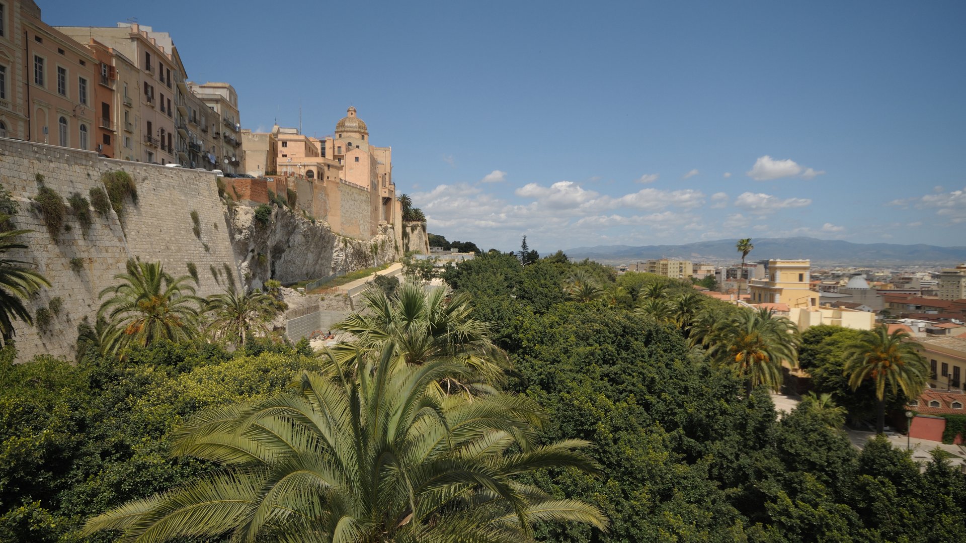 Cagliari: tour of the historic centre and visit to the Archaeological Museum - Photo 4
